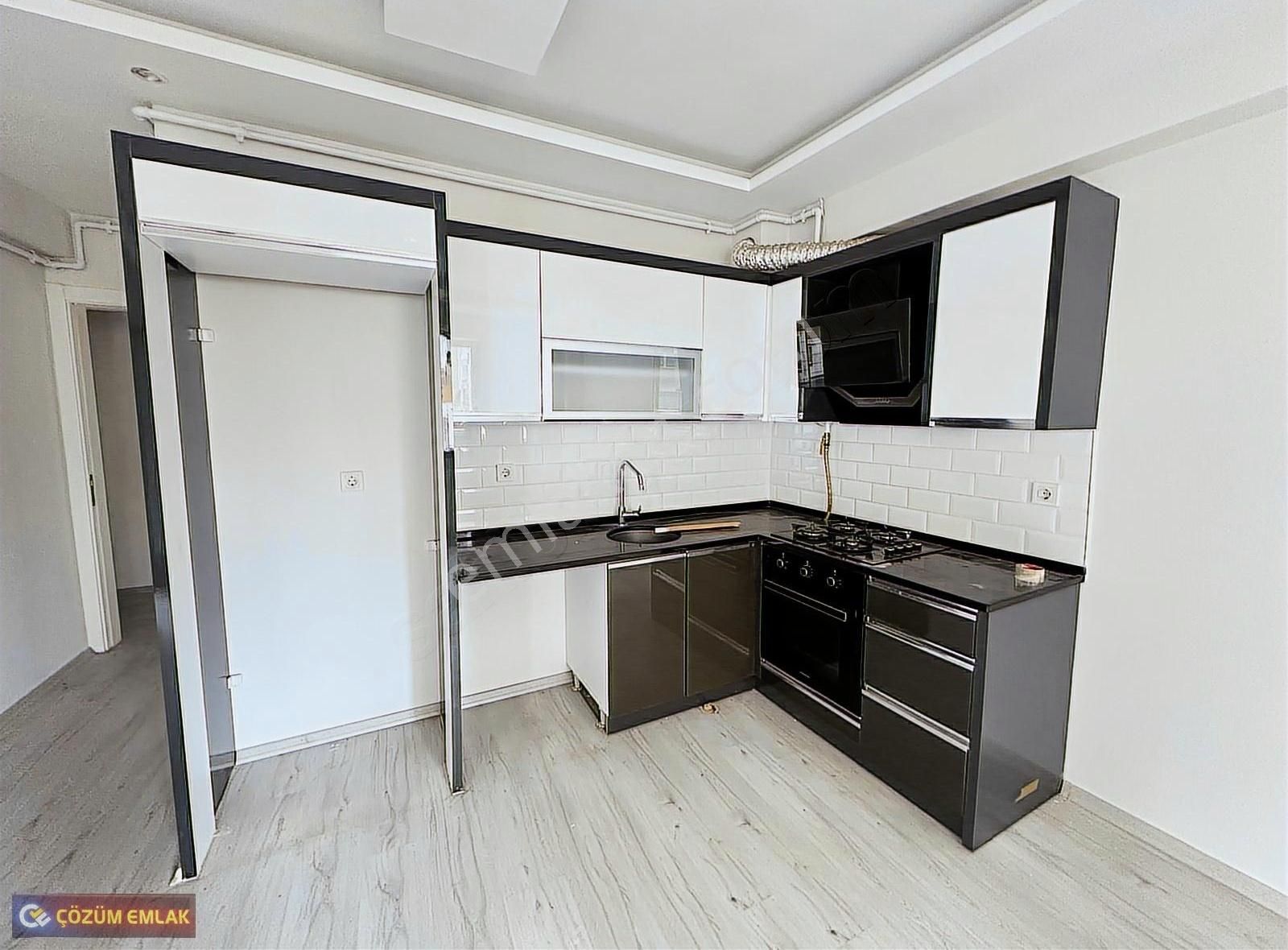 Çözüm Emlak'tan 23 Nisan Parkı Civarı 2+1 Ara Kat Lüks Daire