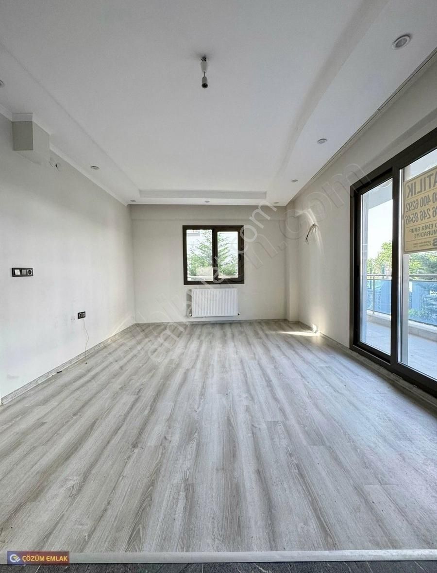 Çözüm Emlak'tan Site İçerisinde Açık Otoparklı 1+1 Lüks Daire
