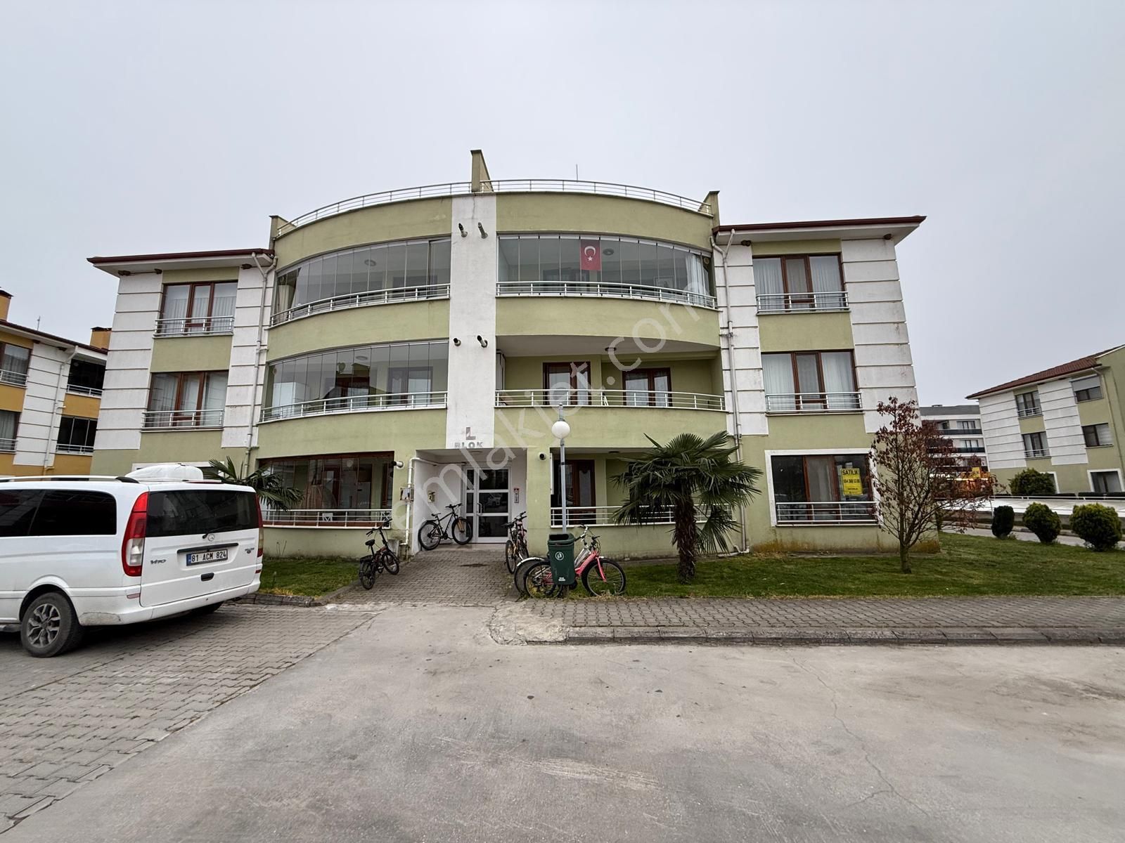 Mükemmel Yaşam Alanı Sunan Sitede 3+1 Satılık