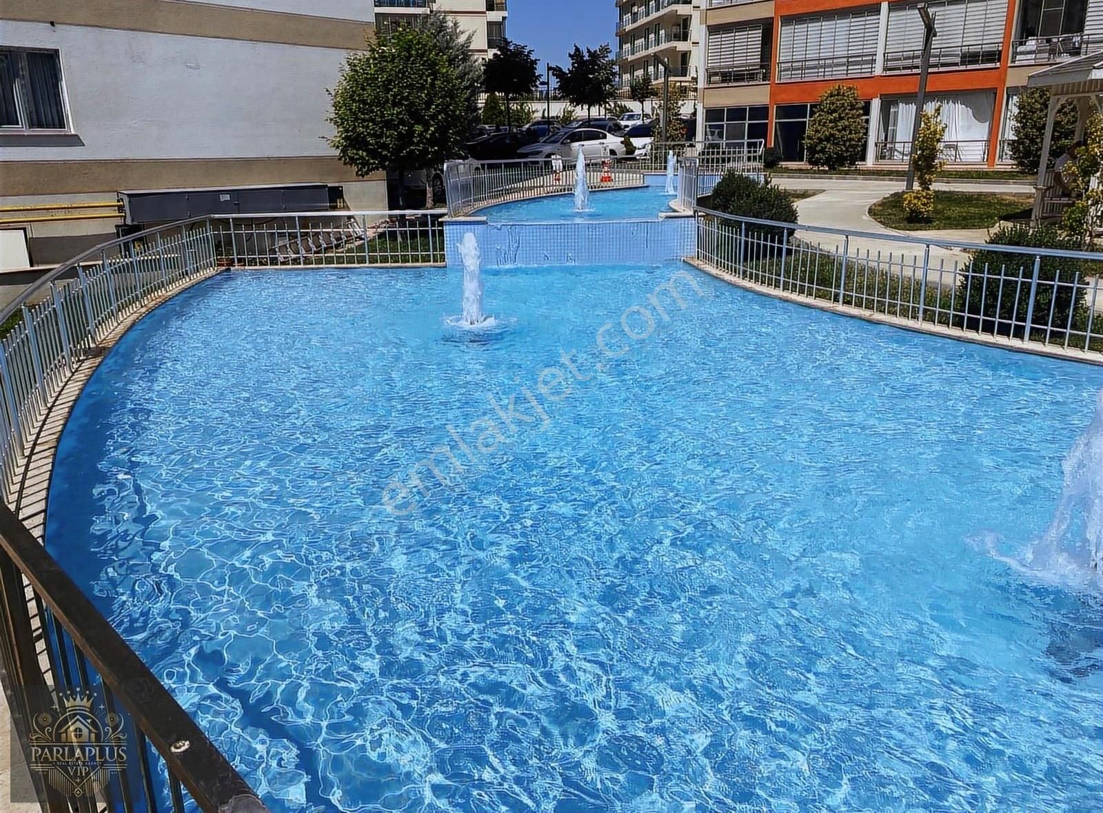 Atayıldız Göldelüx 1'de Eşyalı Satılık 10.kat Güney Cephe 1+1**