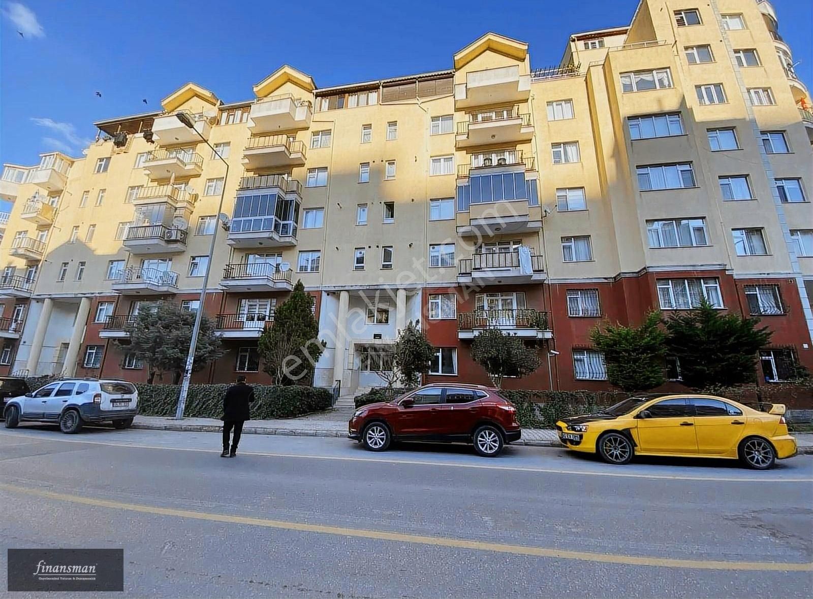 Konuta Ve Ofise Uygun.. Cadde Üzeri.. Kiralık 2+1 Daire
