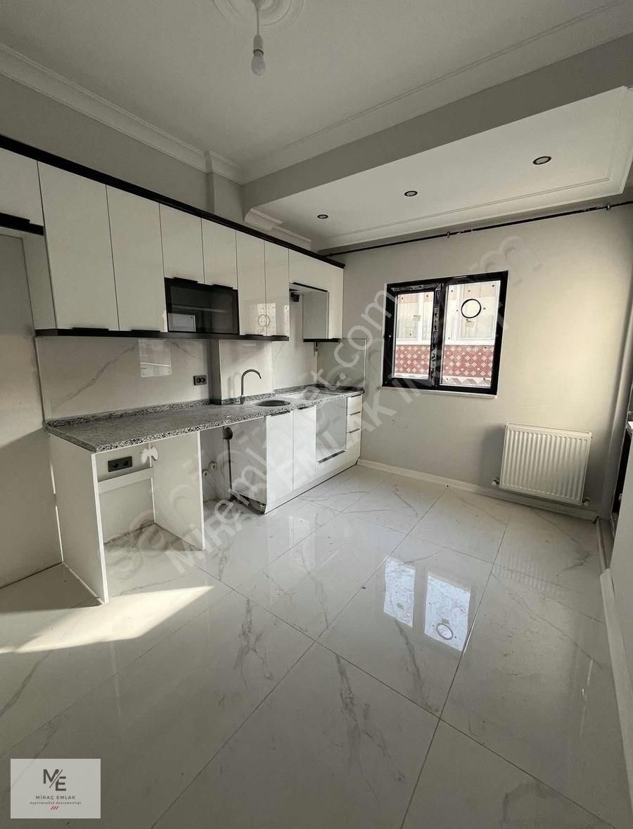 Miraç Emlaktan Mahmudiyede 77m² Merkezi Konumda 1+1 Hazır Daire