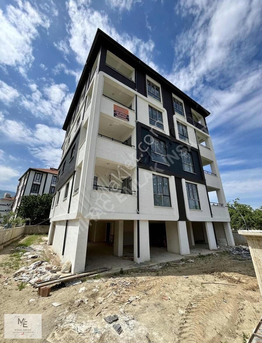 Miraç Emlaktan Cerrahta Sıfır 2+1 Çok Güzel Konumda Satlık Daire