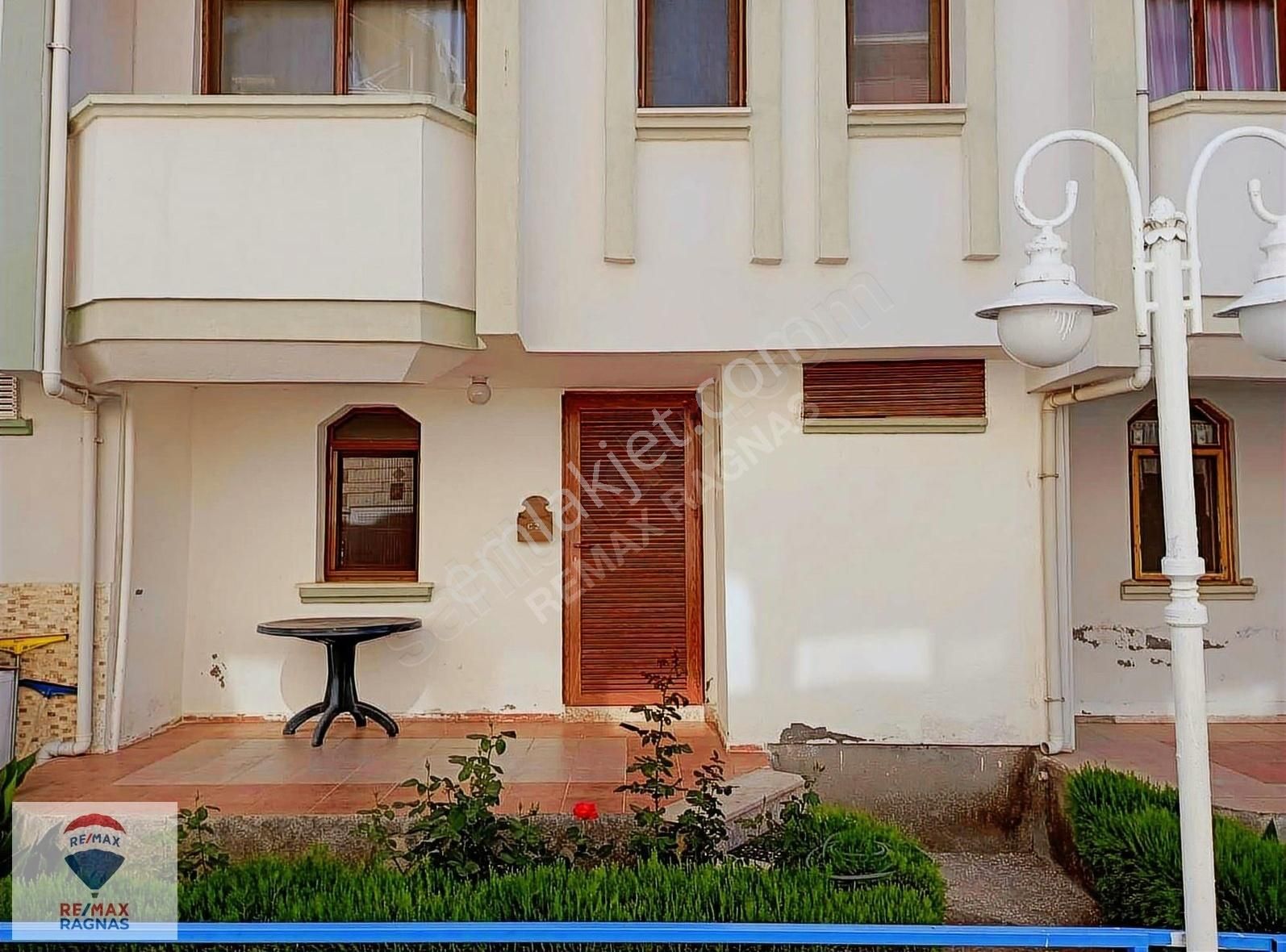Mersin Bozyazı Çubukkoyağı Sitede Denize Sıfır 4+1 Satılık Villa