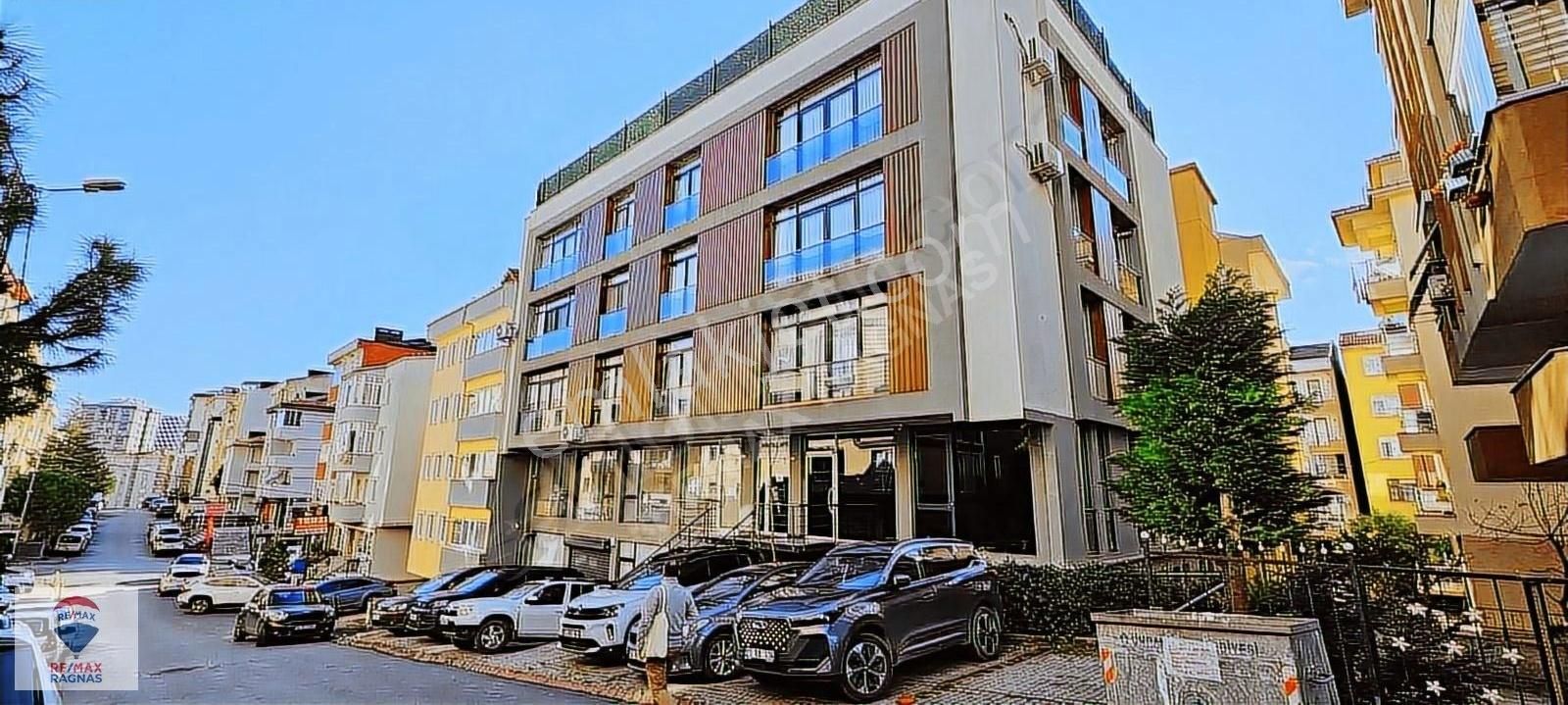 Ümraniye Cakmak Merkezinde 115m² Dükkan / Ofis Kiralık