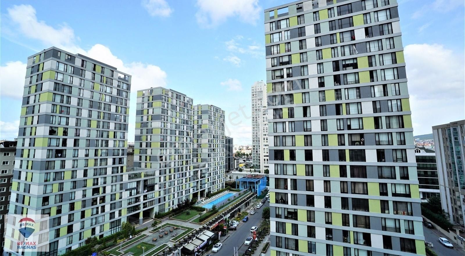 Şerifali Sarissa İstanbul Sitesinde 1+1 49 M² Boş Satılık Daire