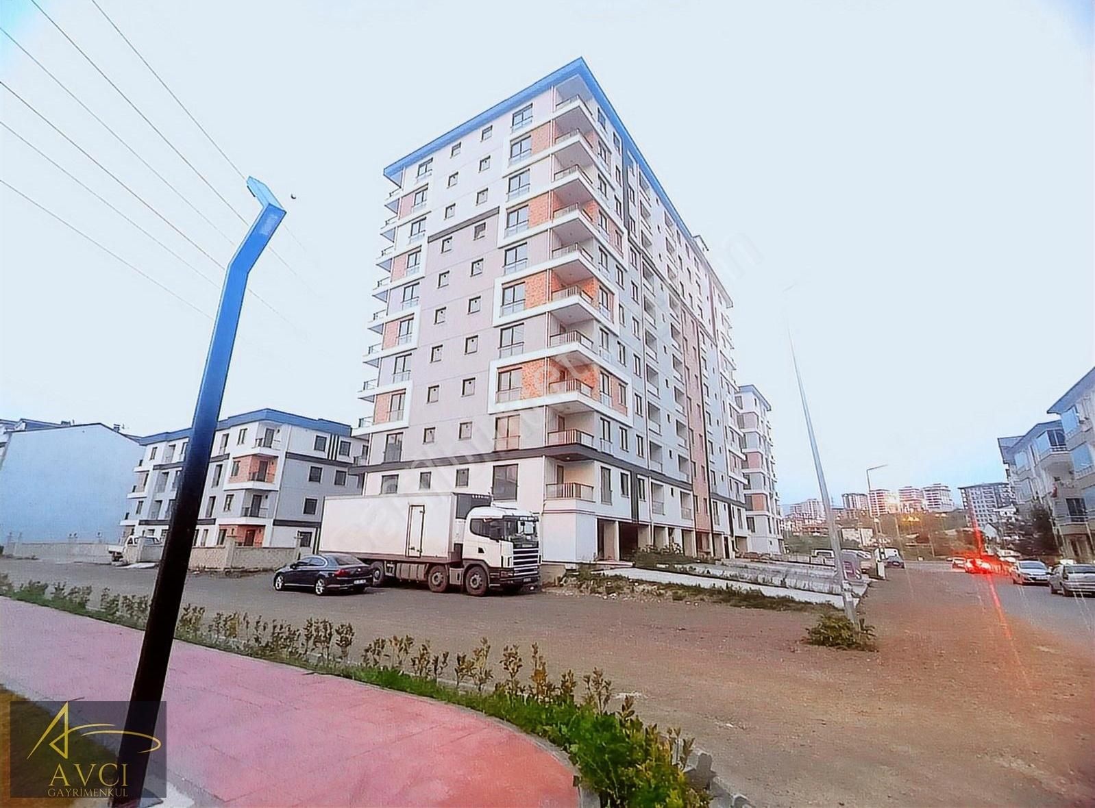 Avcıdan Karşıyaka Mahallesi Havuz Manzaralı Kiralık 3+1 Daire