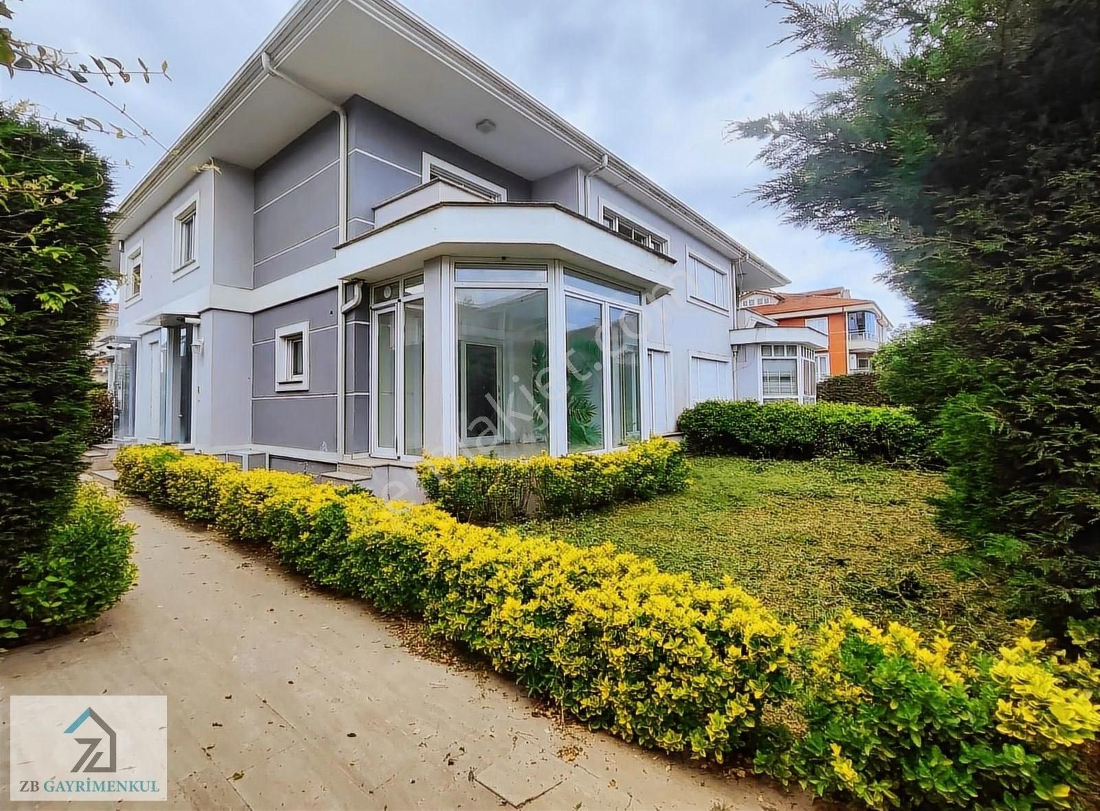 Serdivan Avm 500m Yürüme Mesafesinde Satılık Villa