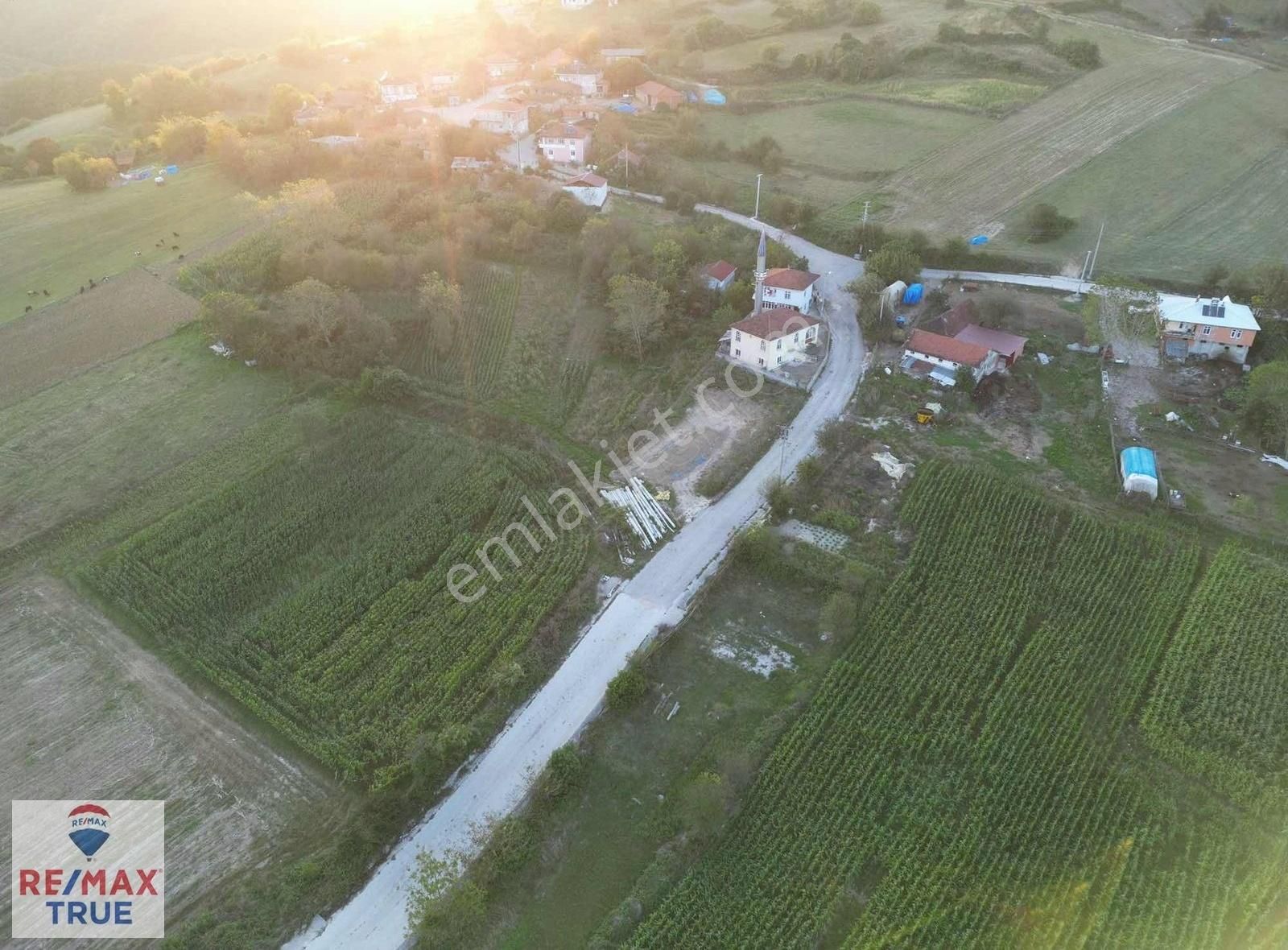 Derince Tahtalı'da Köy İçi Satılık 621 M2 Arsa