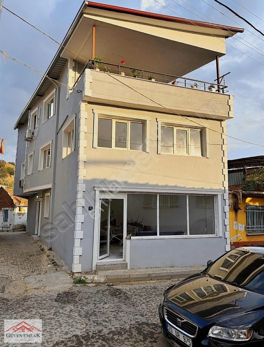 Pınarbaşında Masrafsız Satılık Tripleks Müstakil Ev