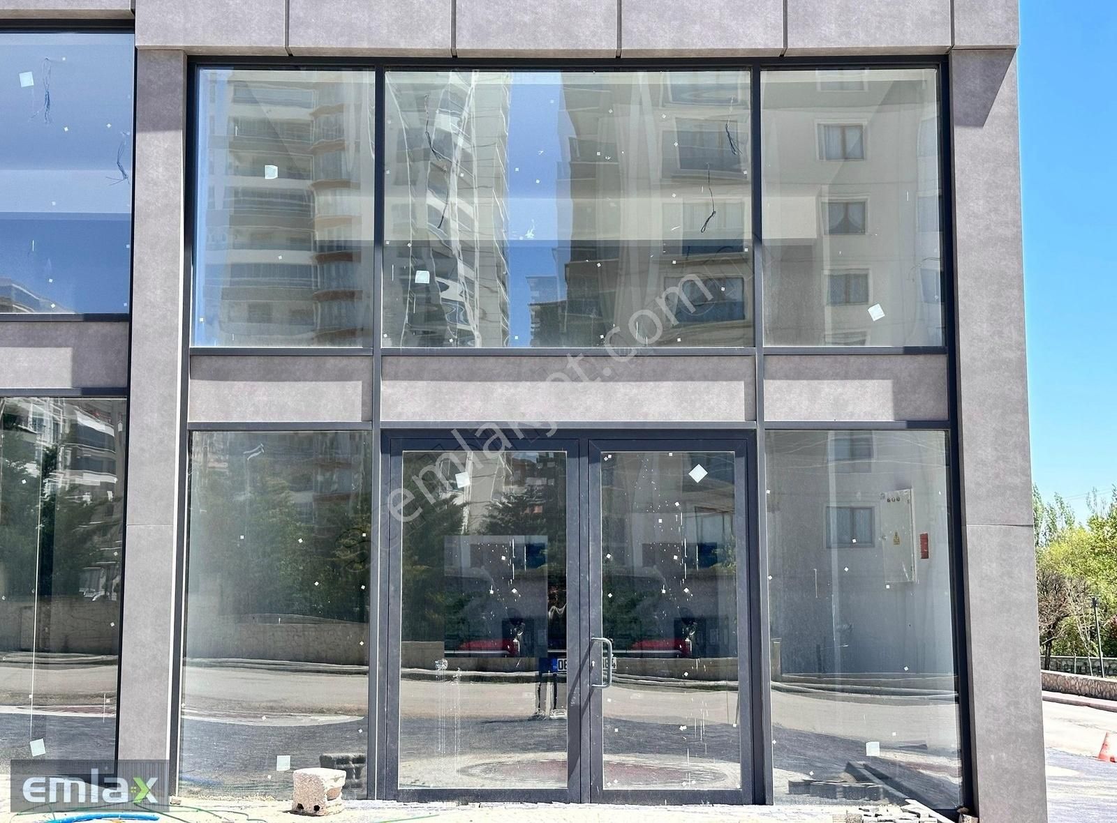 Emlax'tan Merkezi Konum 50m2 Kiralık Dükkan Detaylar Açıklamada!