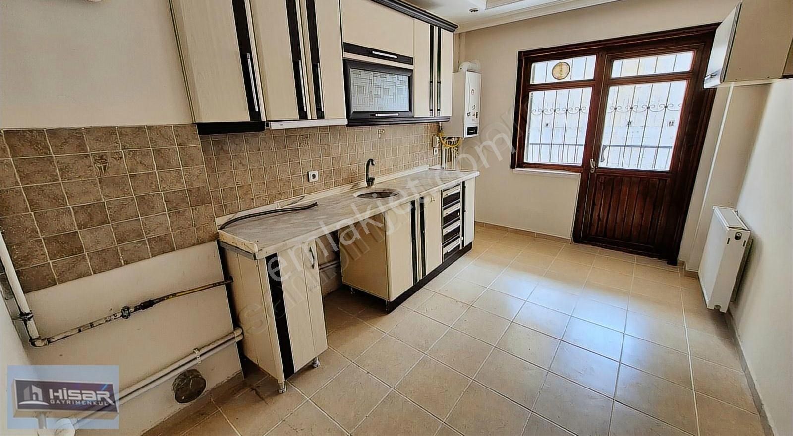 Hisardan 1071 Paraleli Asansörlü 3 Cepheli Aydınlık Daire