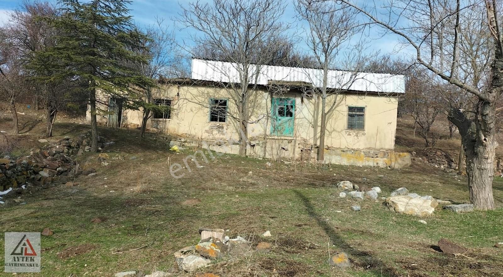 Arsa Fiyatına 2800 M2 Arsa İçinde Müstakil Ev 610 Bin.