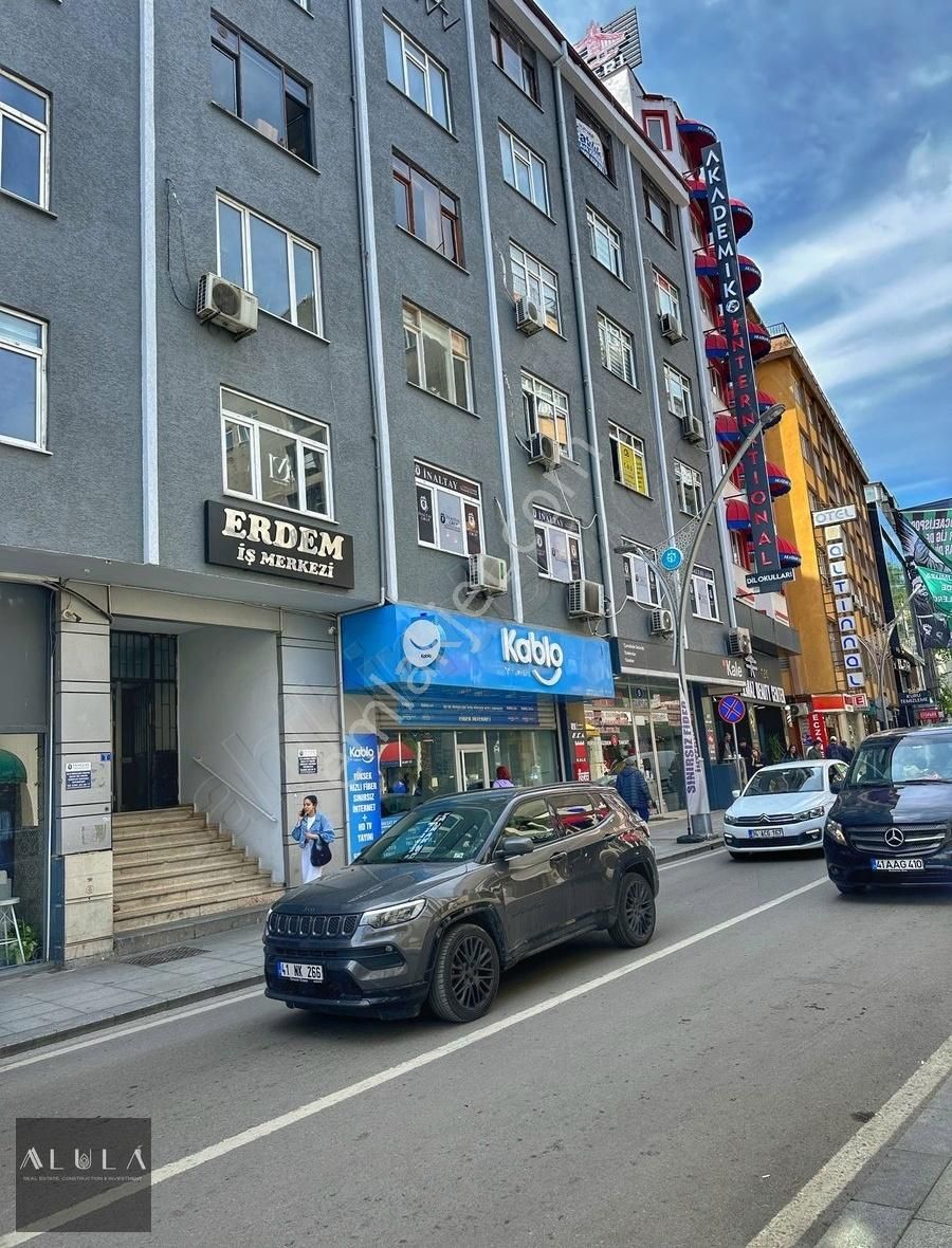 İzmit Merkez Alemdar Caddesin'de Kiralık 38m2 Eşyalı Ofis