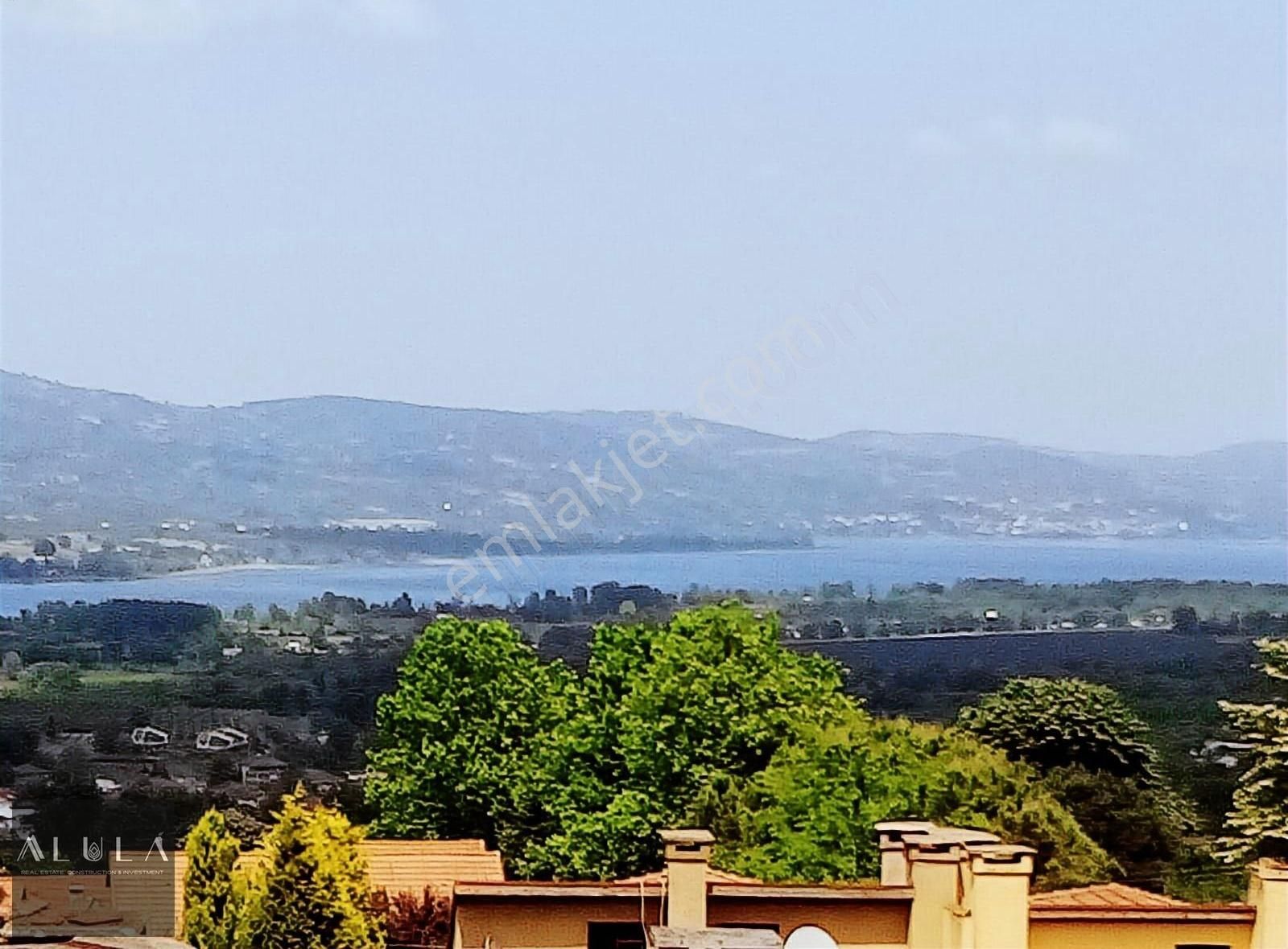 Kartepe Maşukiye'de Panaromik Göl Manzaralı Eşyalı 5+1 Villa
