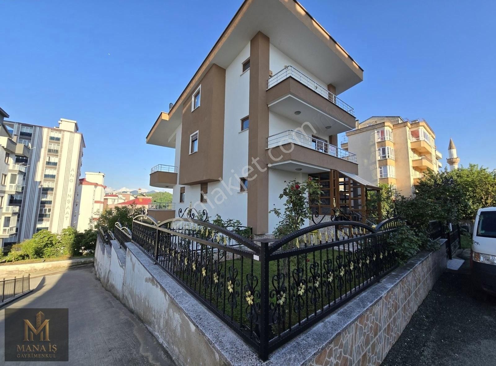 Mana İş Gayrimenkulden Gedikkaya Mah. Satılık Tripleks Villa