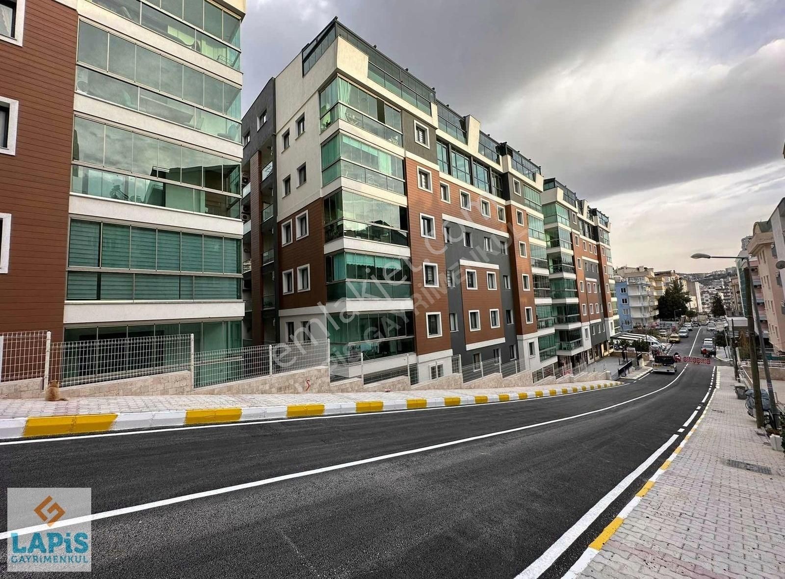 Merkezde 3+1 Kapalıotoparklı Güvenlikli Havuzlukiralık Boş Daire