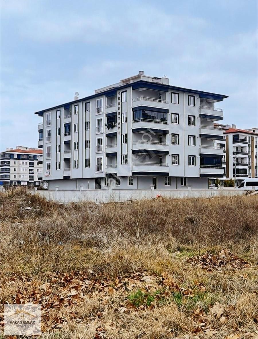 Hakan Emlak'tan İkbal De Satılık Daire