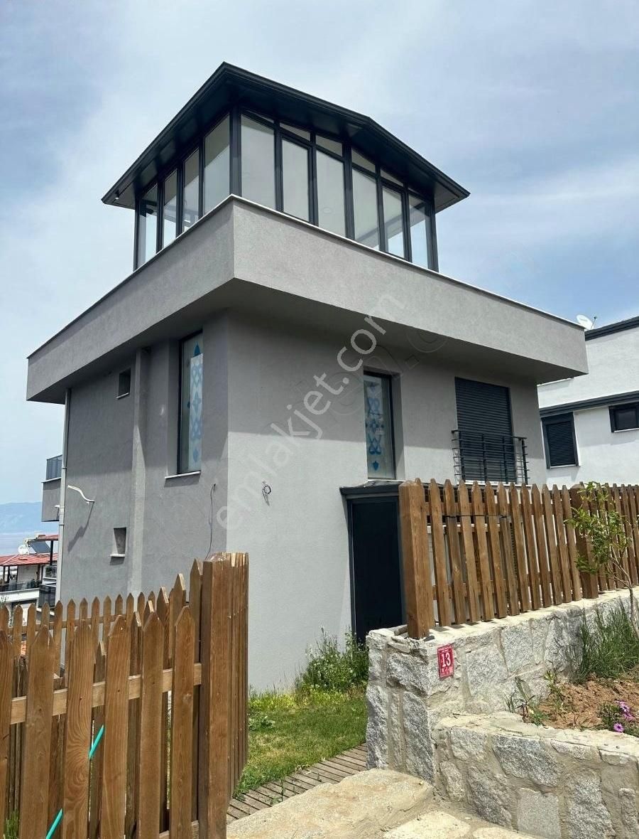 Gömeç Köy Emlak'tan Körfez Manzaralı Villa Satışa Sunulmuştur.