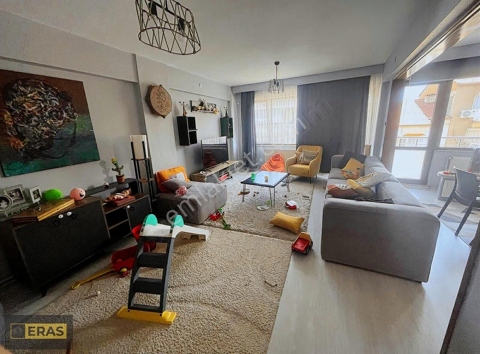 İnönü Caddesinde İçi Yenilenmiş Masrafsız Geniş 2+1 Daire