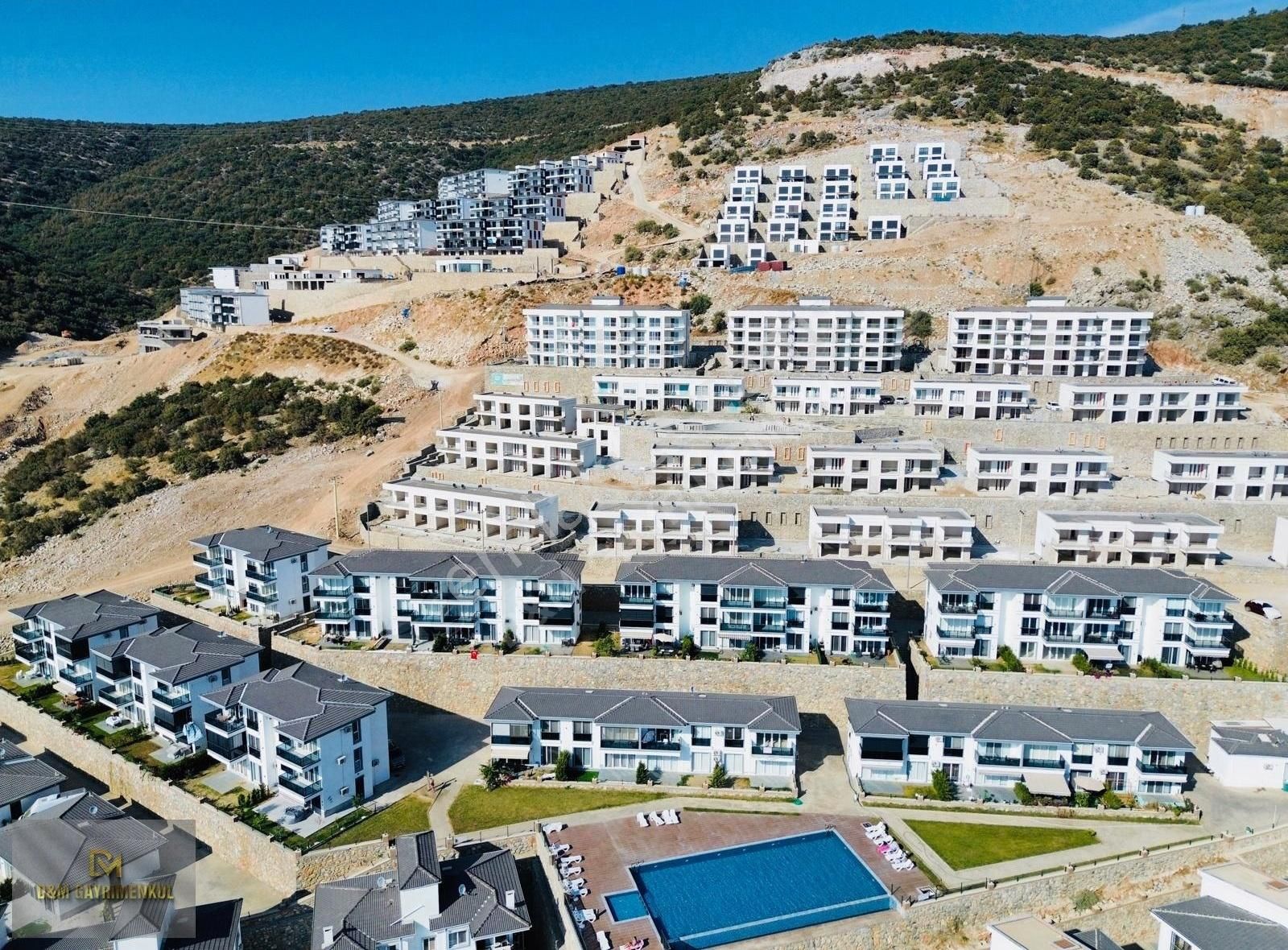 Akbükde Eşşsiz Manzaraya Sahip Havuzlu 2+1 Sıfır Daire - Görsel 20