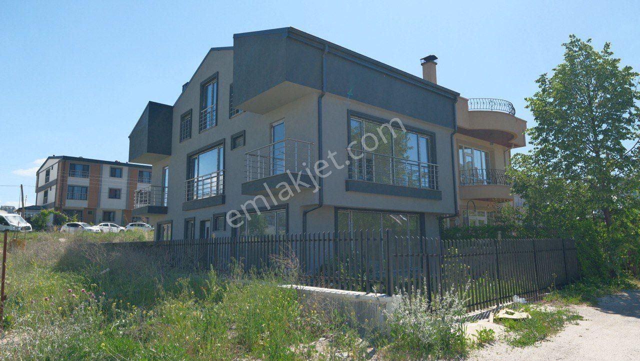 İleri Natamam,kat Mülkiyetli (iskanlı)320 M²,8+1,satılık Villa