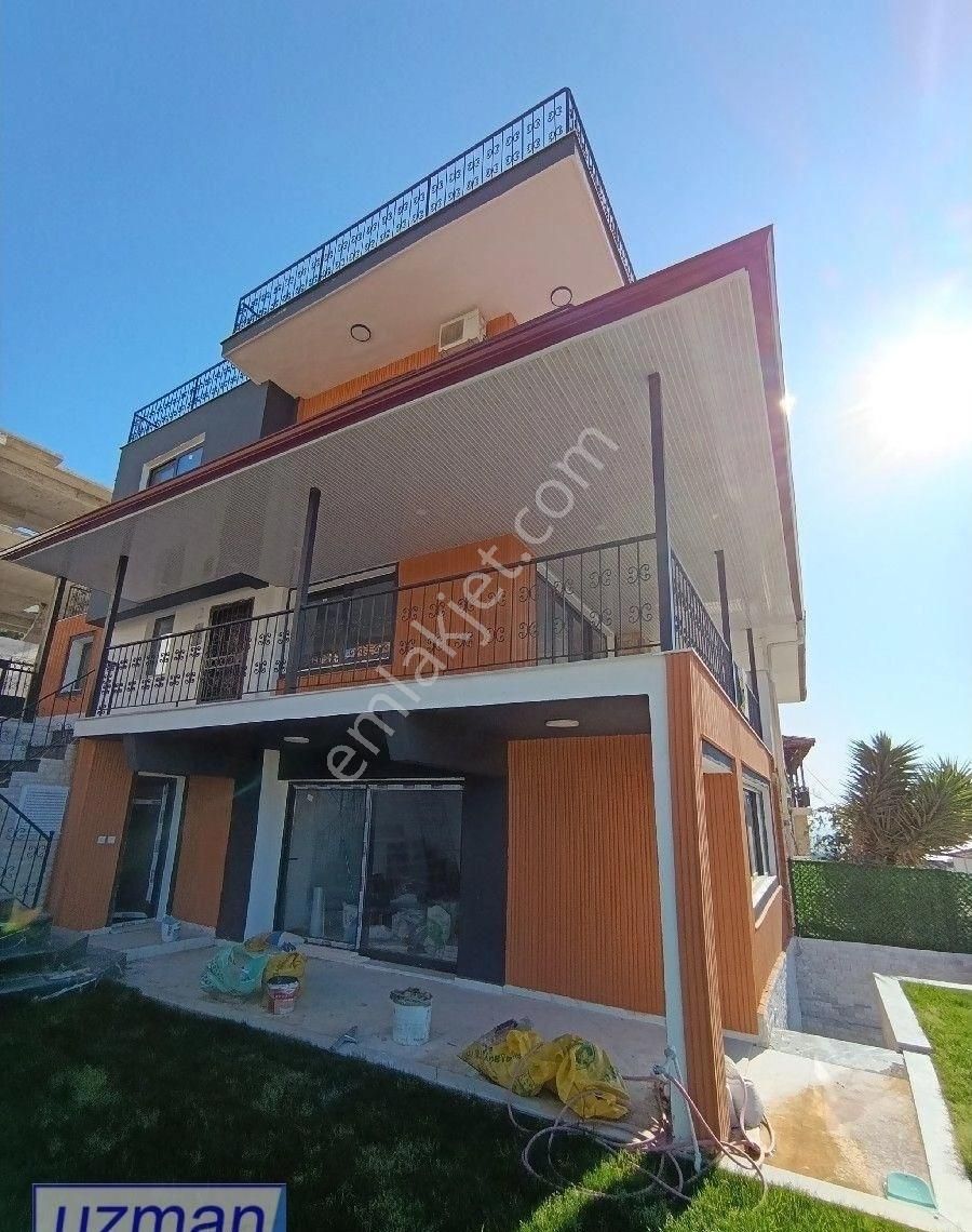 Panaromik Manzaralı 5+1 Satılık Özel Yapım Villa