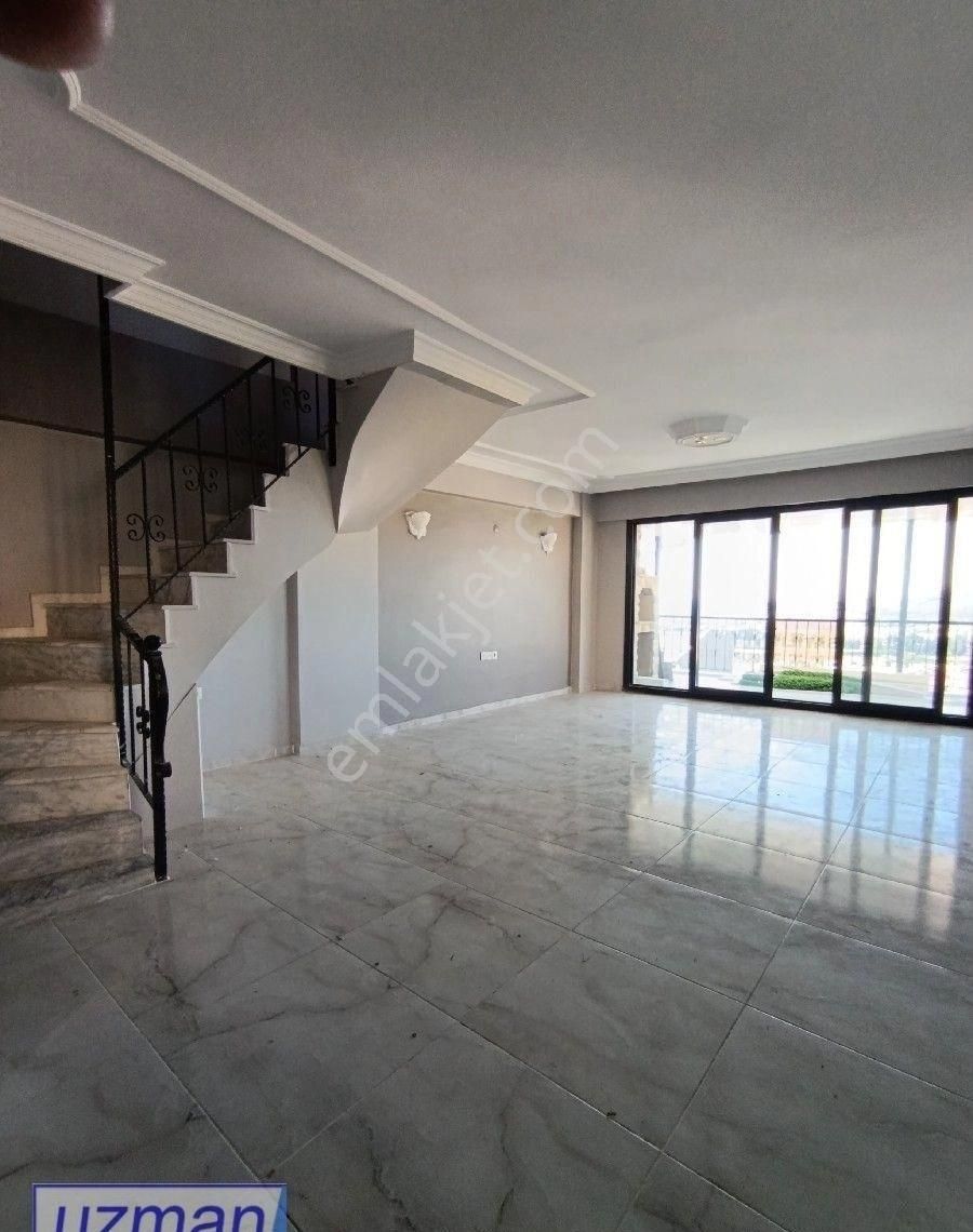 Panaromik Manzaralı 5+1 Satılık Özel Yapım Villa