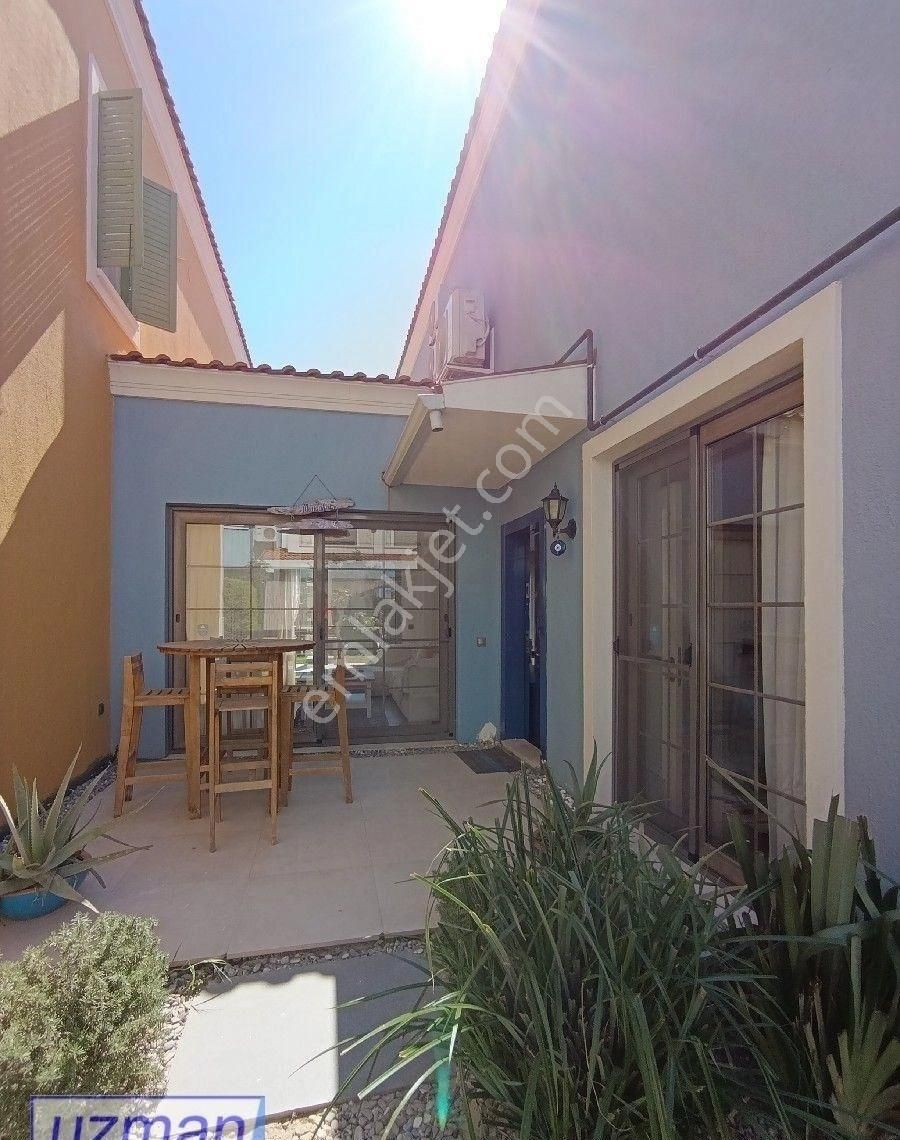 Kuşadası'nda 3 +1 Kiralık Lüks Eşyalı Site İçinde Villa - Görsel 23