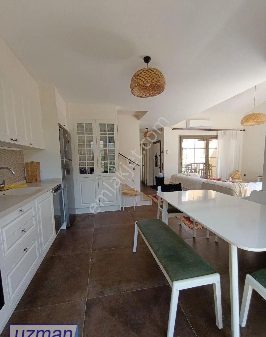 Kuşadası'nda 3 +1 Kiralık Lüks Eşyalı Site İçinde Villa - Görsel 16