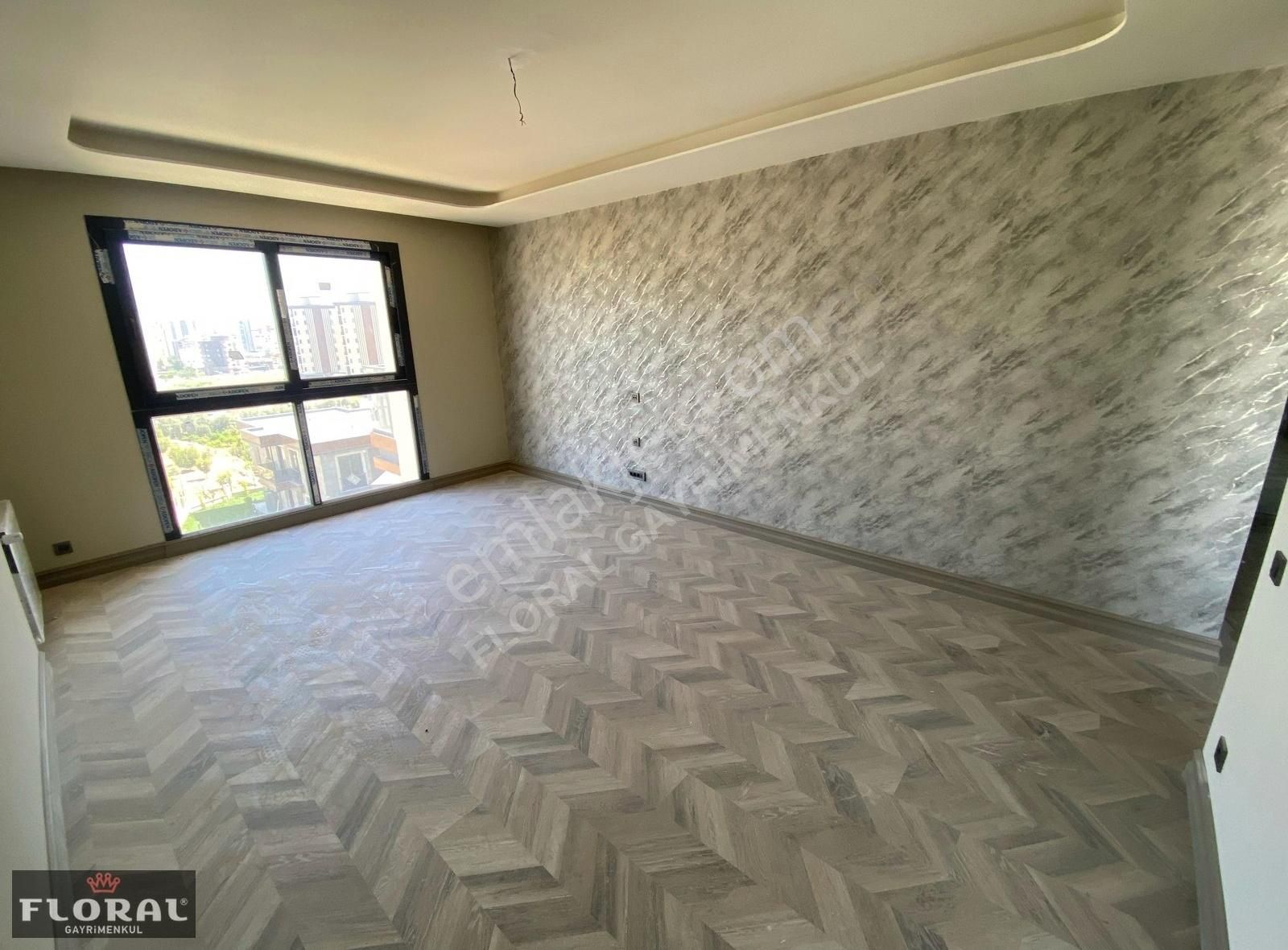 Floral'den Havuzlu Doğalgazlı Güvenlikli Sitede 2+1 Kiralık Dair