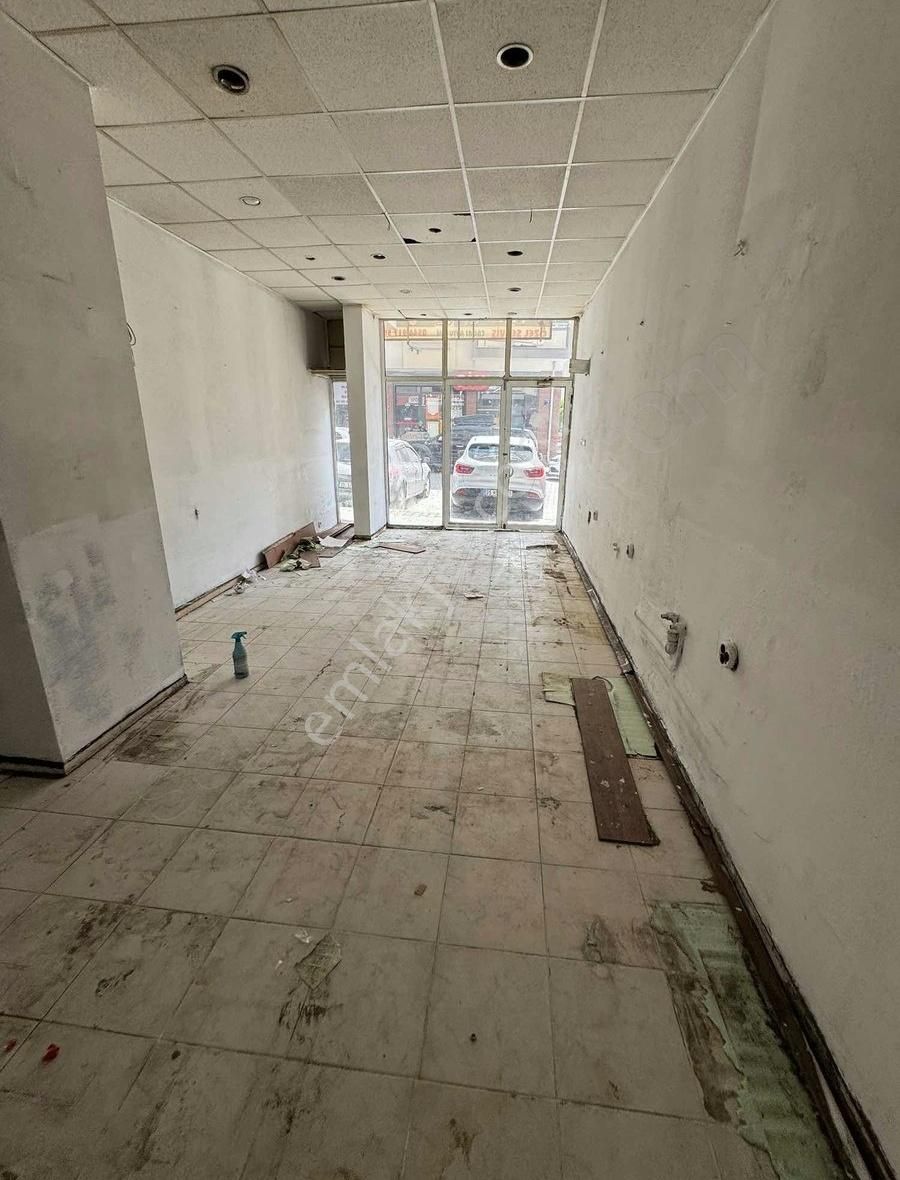 Bornova Merkezin İşlek Sokağında Kiralık Dükkan