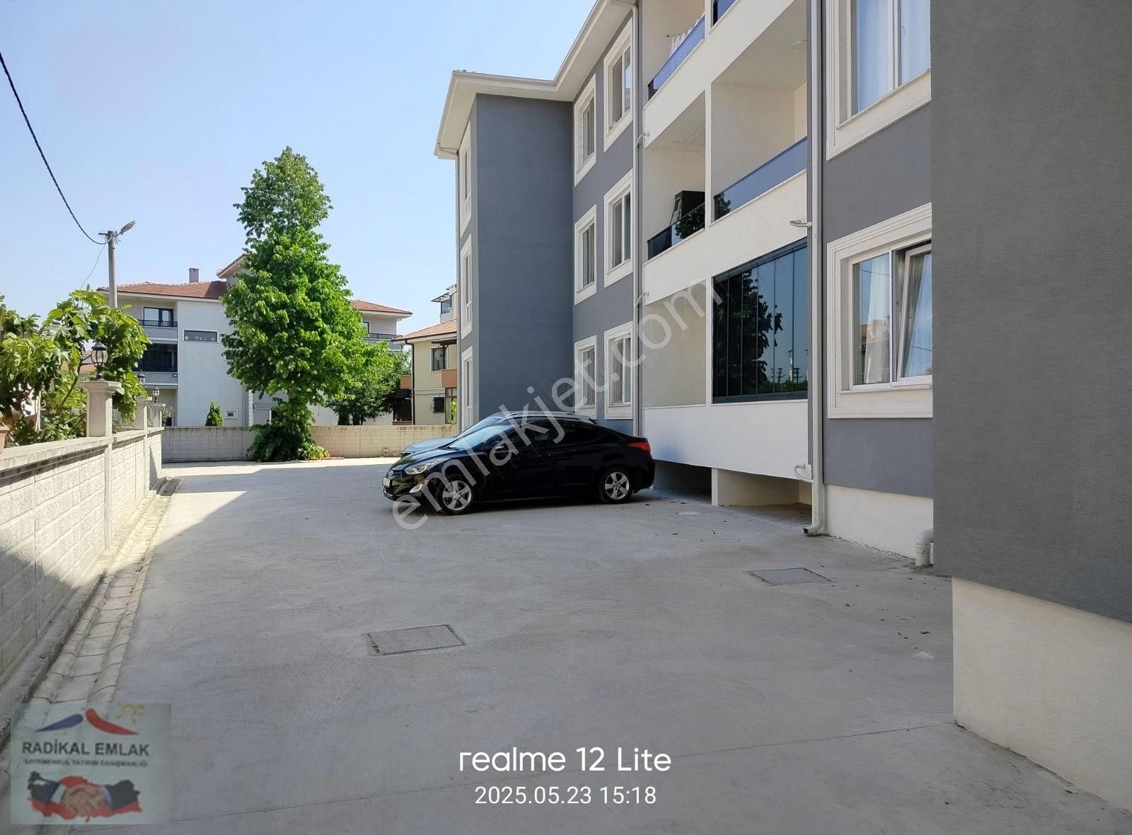 Tuzla Mah.site İçi 3+1 Ebeveyn Banyolu Otoparklı Satılık Daire