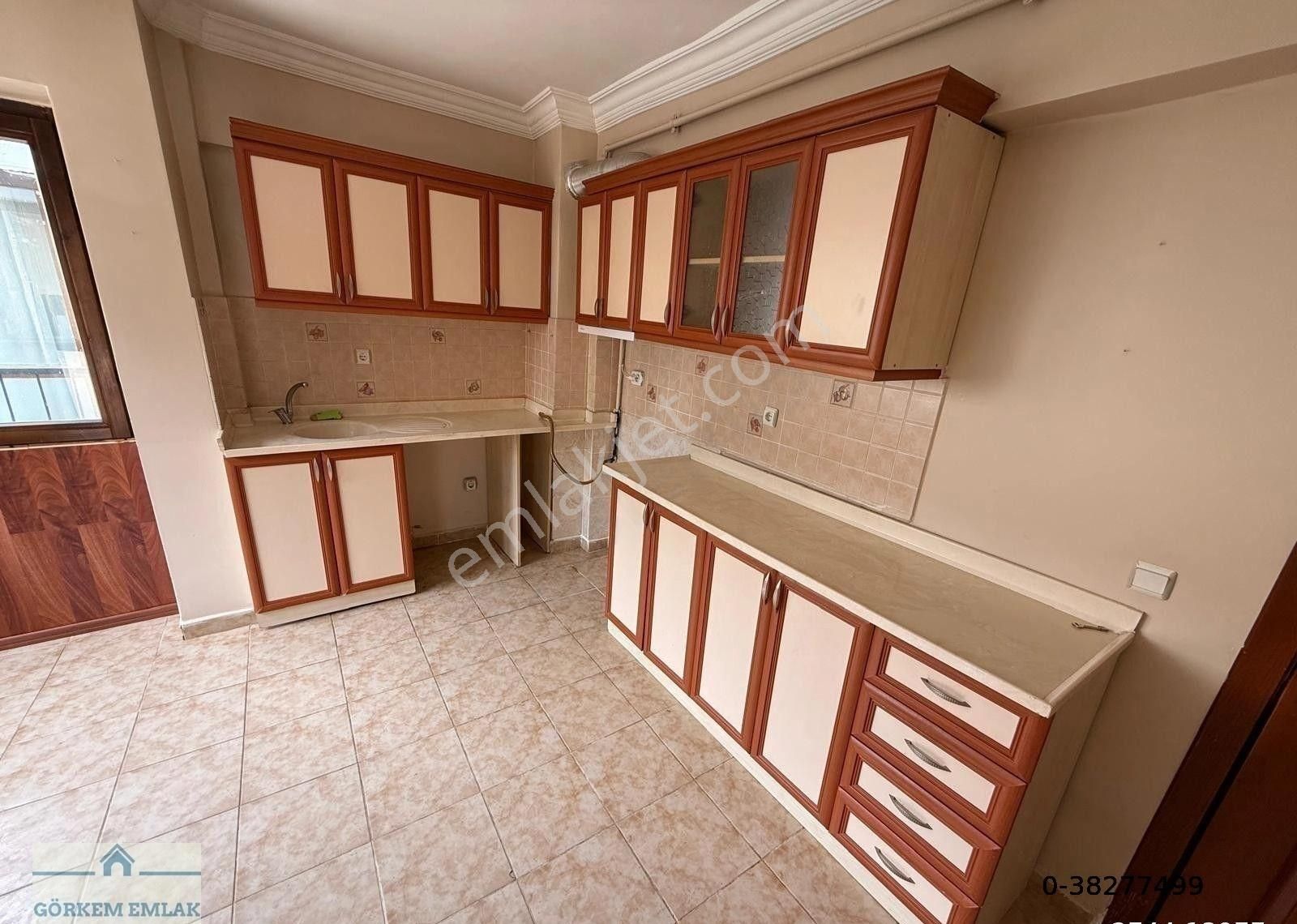Görkem'den 3+1 140 M2 Kombili Bağımsız Ara Kat 1 Kat Kabil Cad.paraleli Ön Cephe