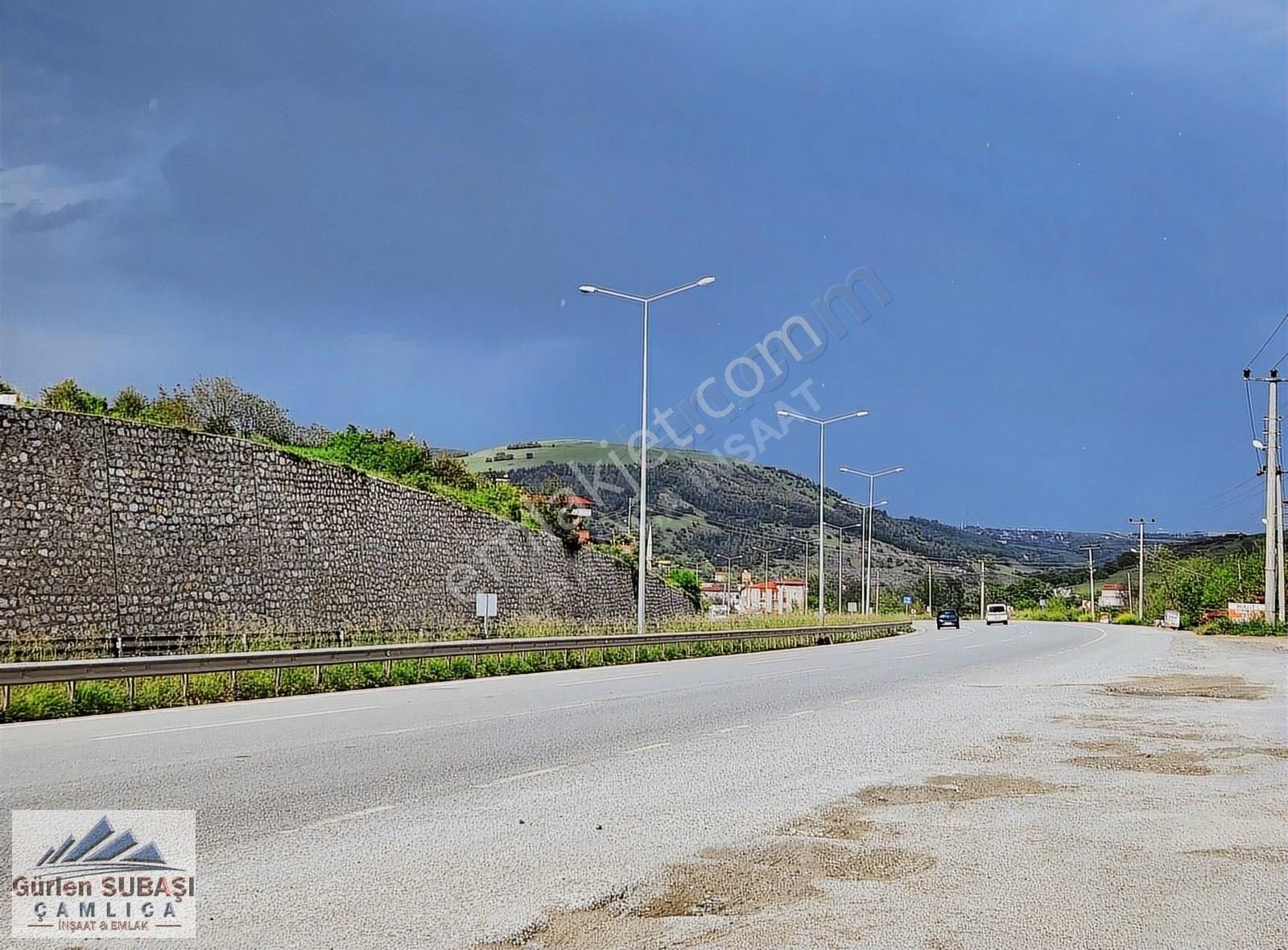 Çamlıcadan Ankara Yoluna Çok Yakın Mesafede Satılık Tarla