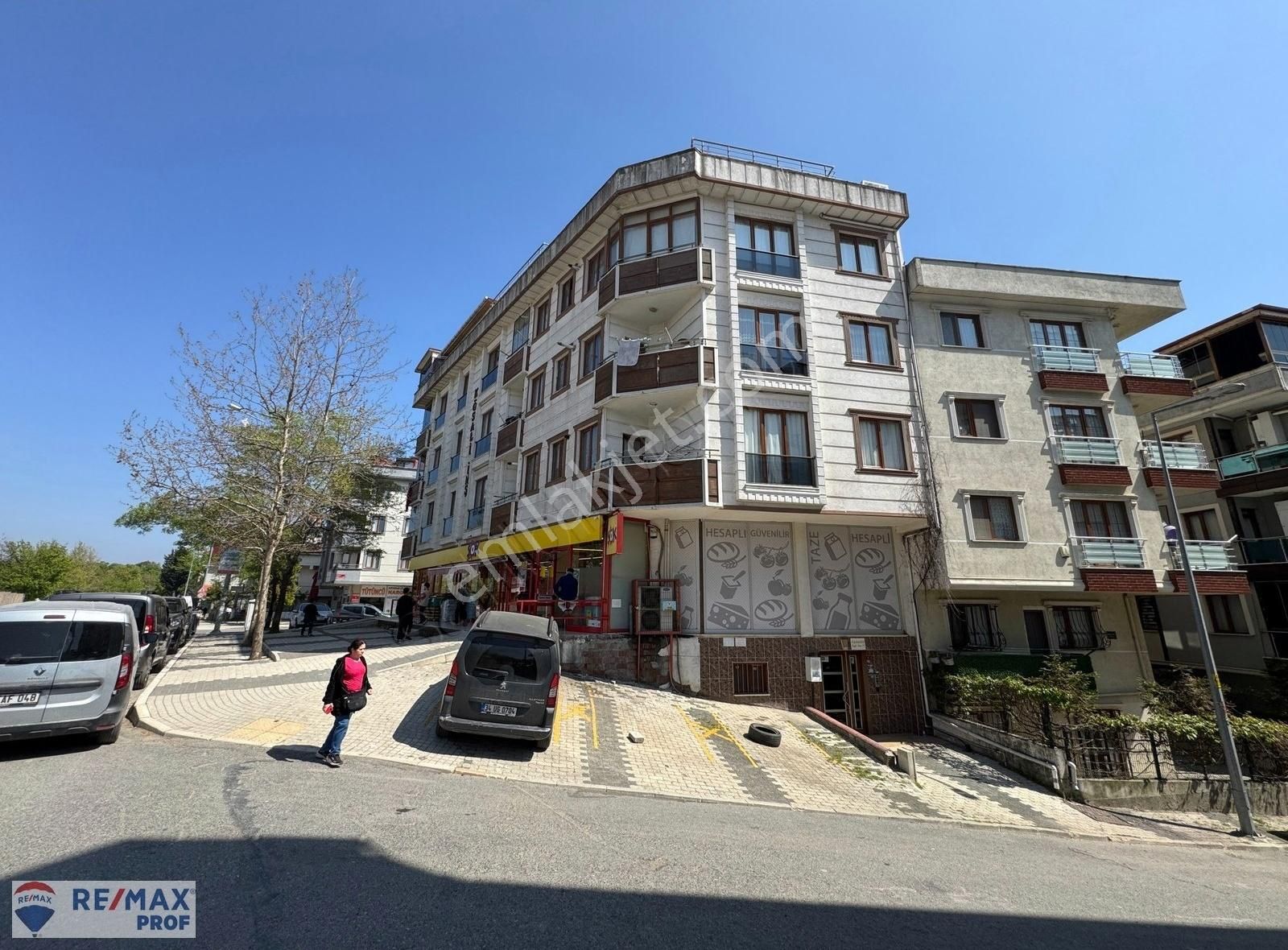 Sancaktepe Sarıgazi Mh. Ana Cadde Üzerinde Satılık 2+1 Boş Daire