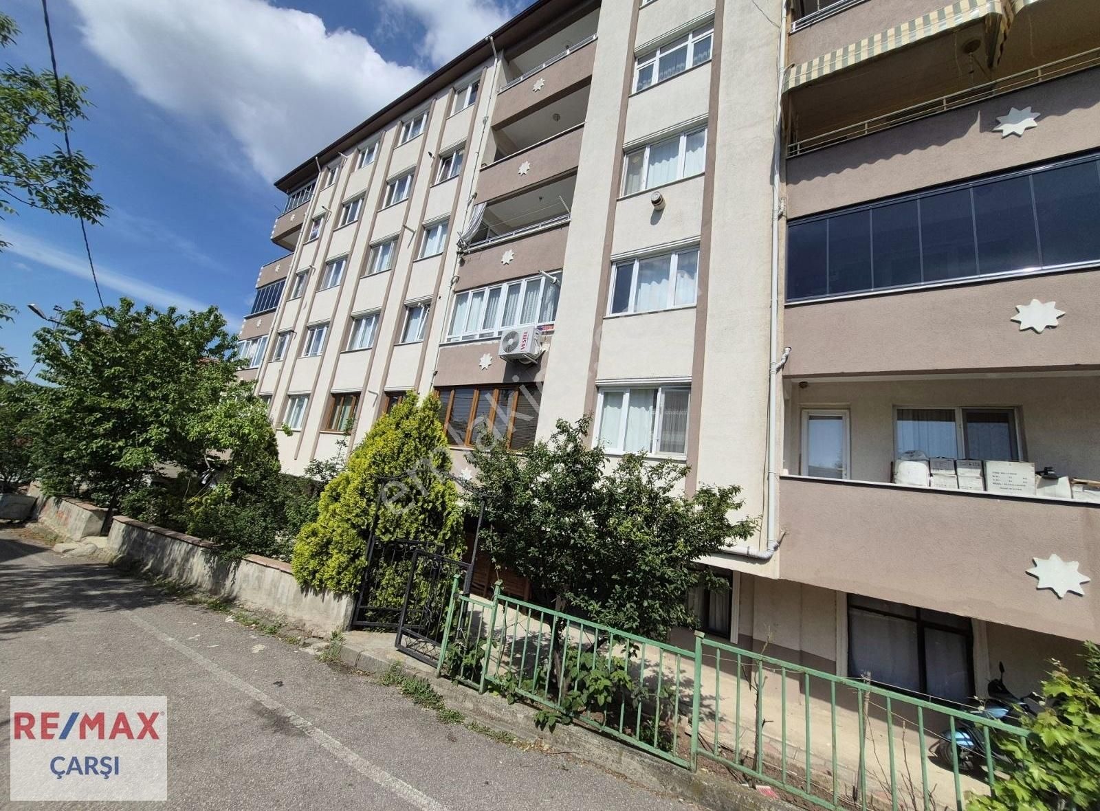 Remax Çarşı'dan Gölcük Halıdere'de Satılık 3+1 Daire