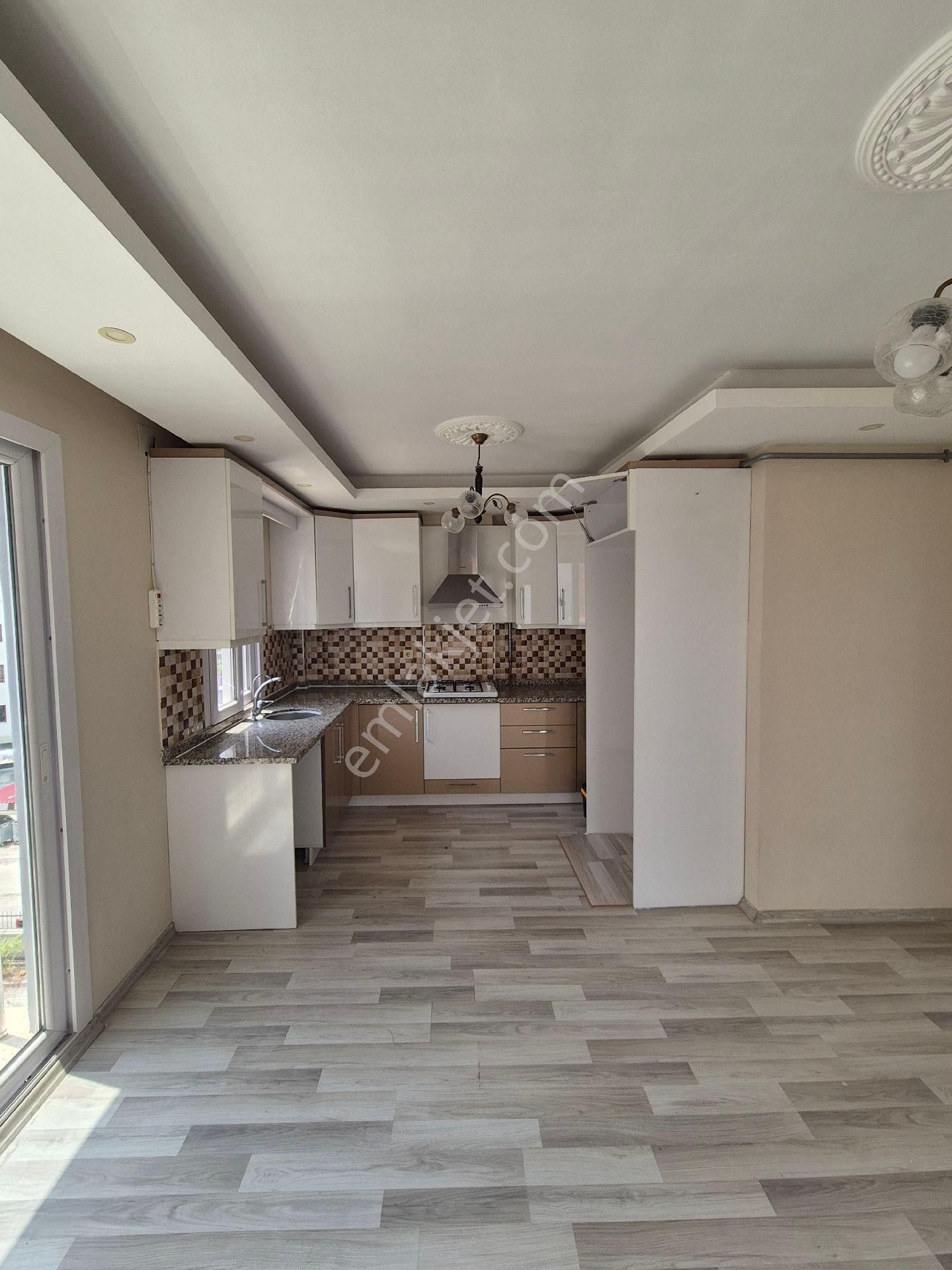 Çarkıpare'de 3+1 Cep Mutfak Doğalgaz Stad Karşısı Kiralık Daire