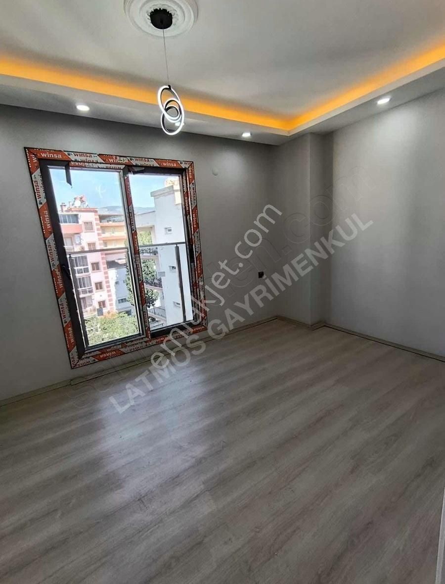 Yenicamii Mahallesin'de Satılık Sıfır 2+1 Daire