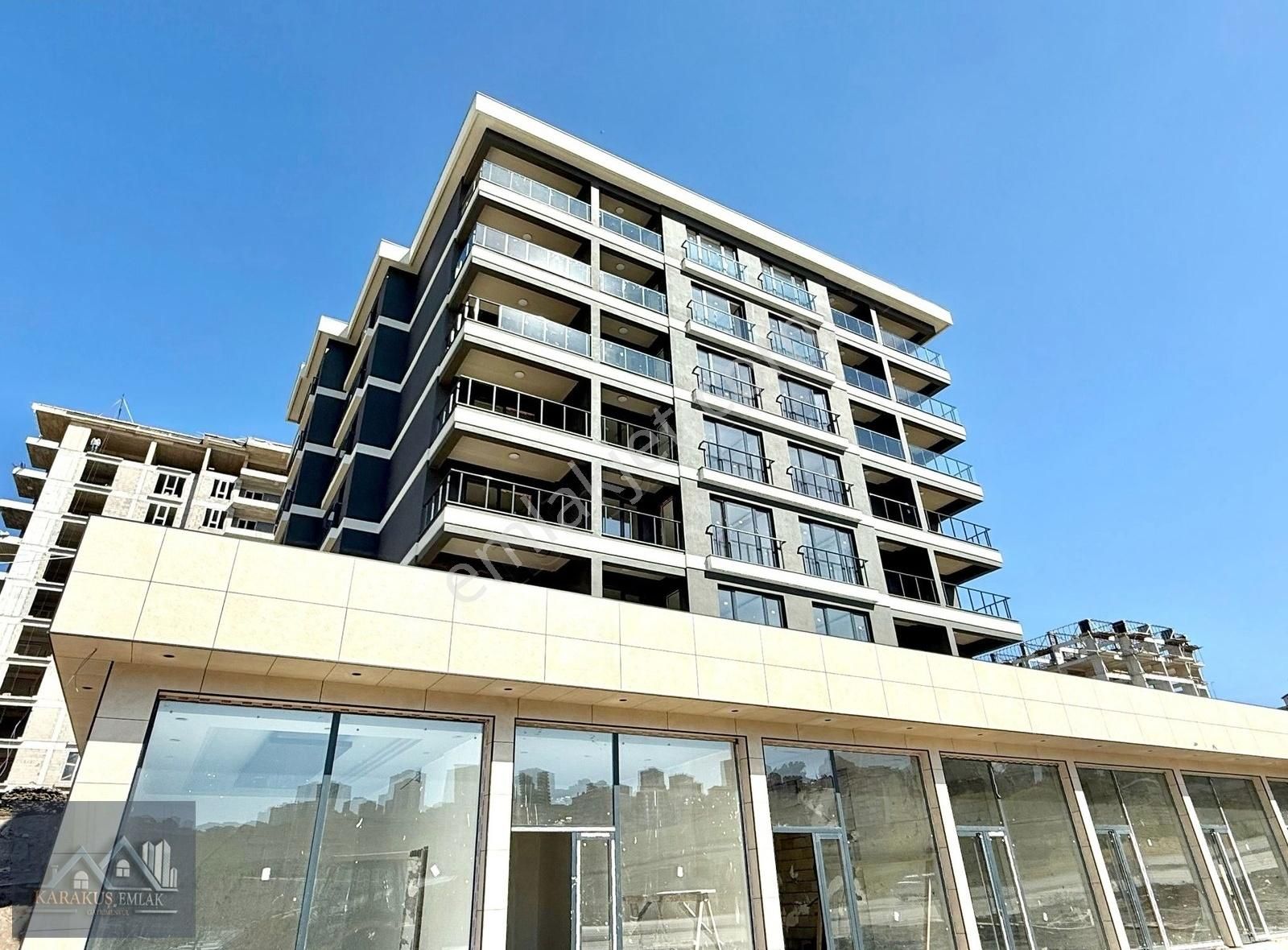 Karakuş'tan █ Pursaklar'da Cadde Üzeri Sitede 105m² 2+1 Superlux