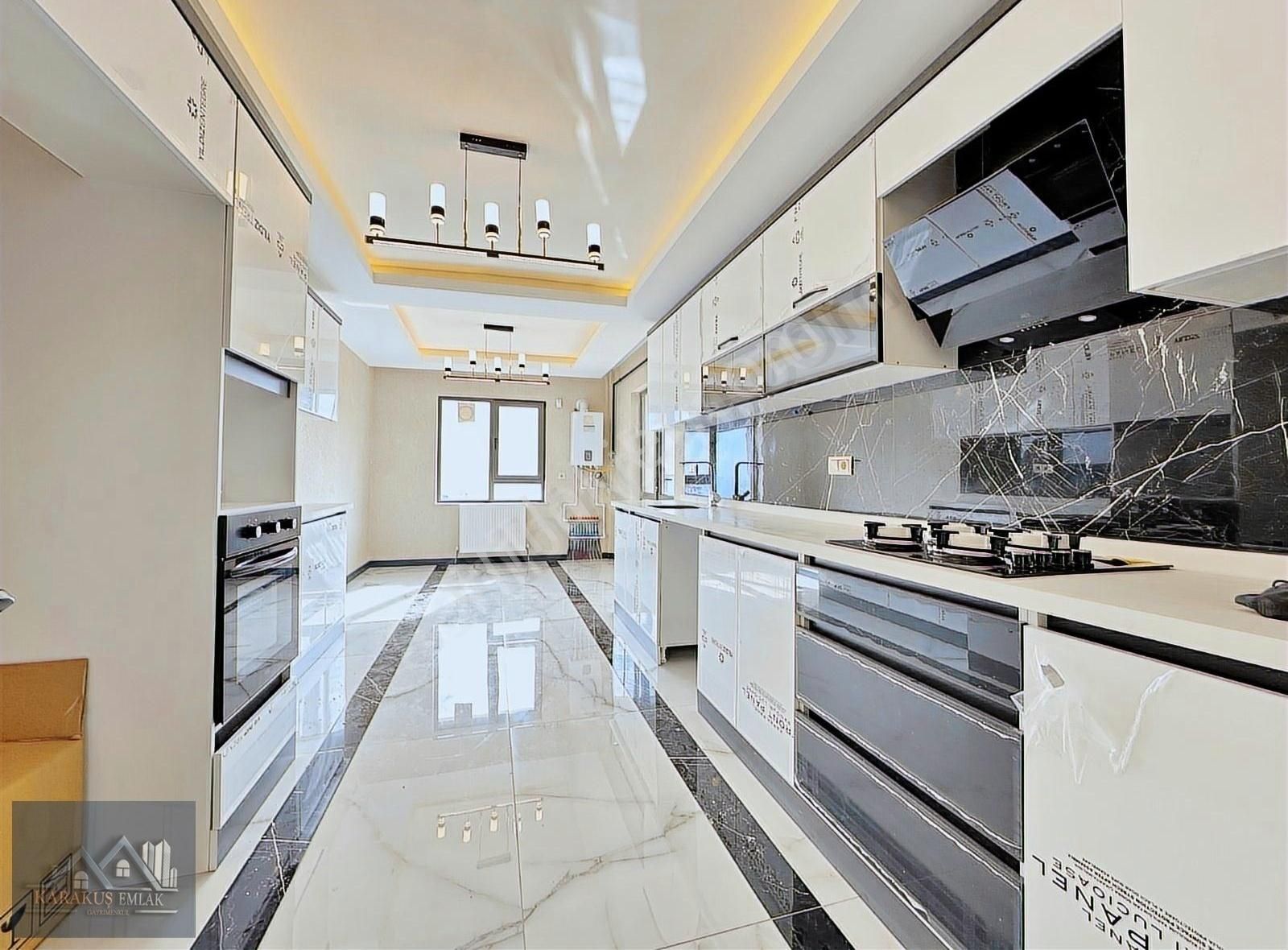 Karakuş'tan █ Şık Yapılı, Lux Site'de K.garajlı, 210m² Sıfır 4+1