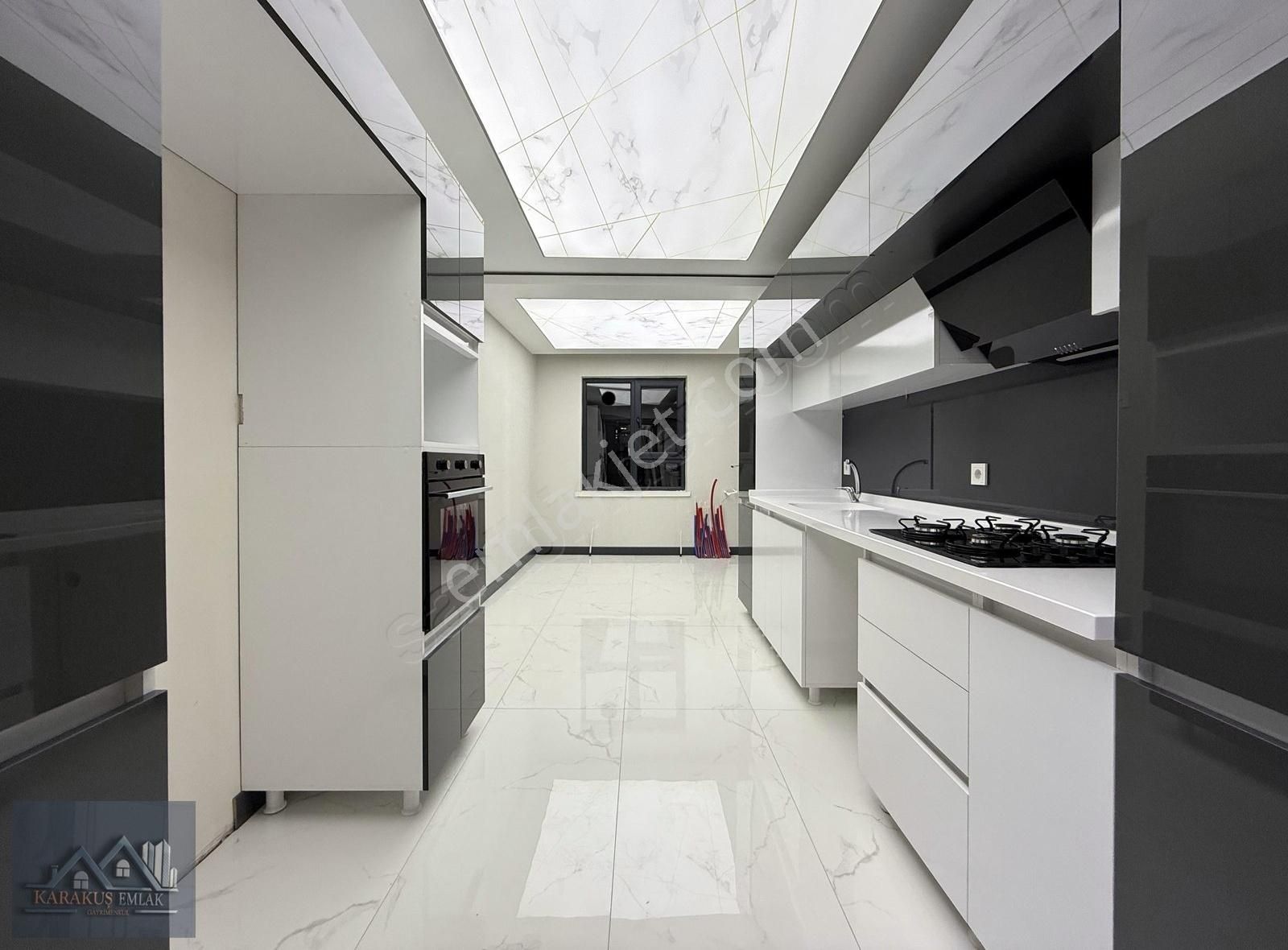 Karakuş'tan█ 3+1 135m² Giyinme Odalı, Cadde Üstü Sıfır Ultralüx