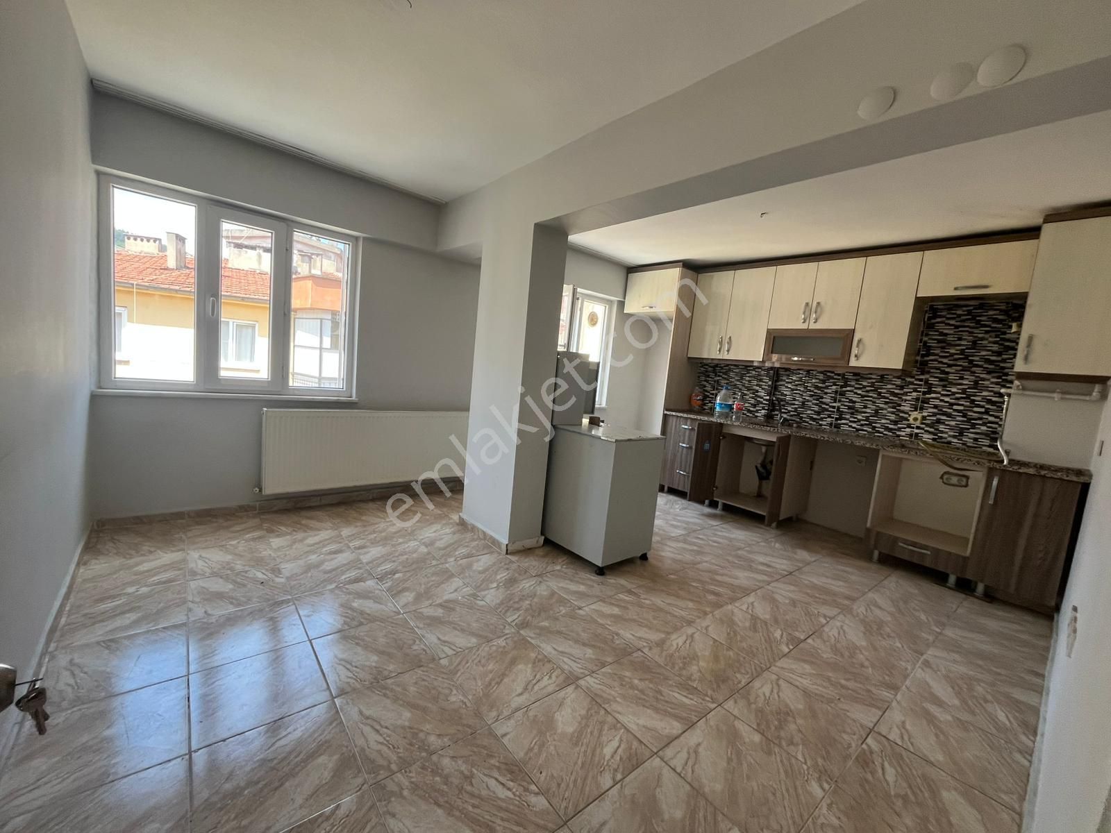 Kaynak Mahallesi 5+1 250 M2 5 Katlının Dubleksi Açık Mutfa Petek Kombili