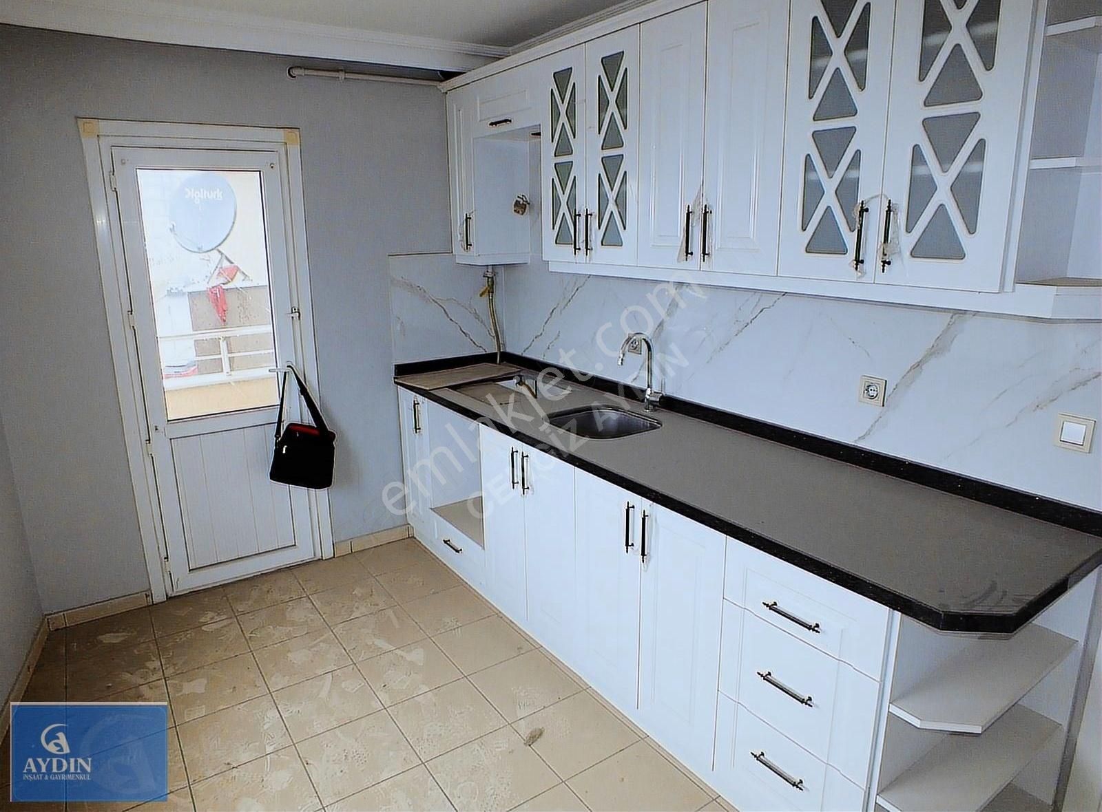 E-5 Metro Yürüme Pendik Orta Mah.5+1 Kiralık 170m2 Dublex Daire
