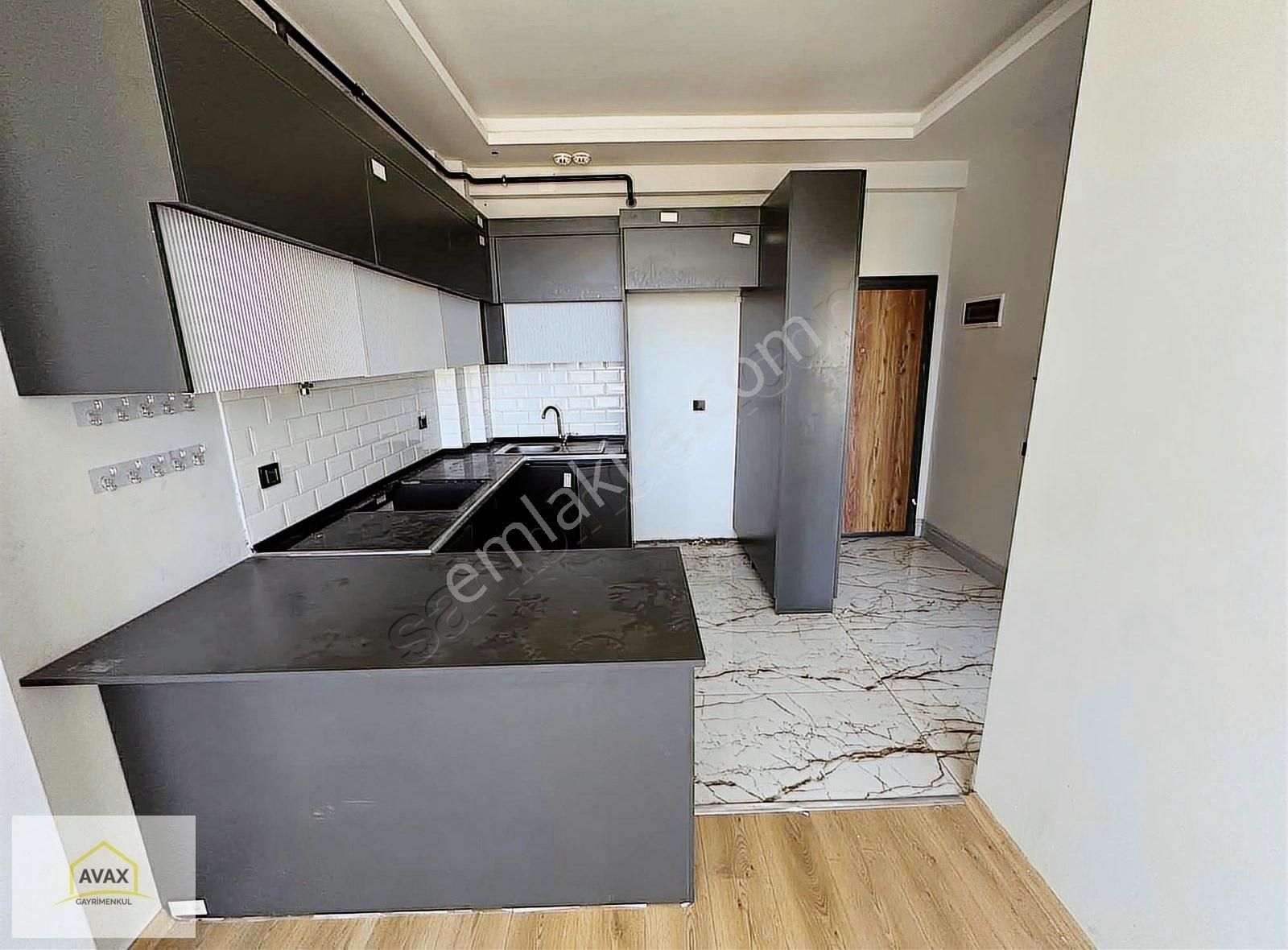 Avax Gayrimenkulden Merkezi Konumda Kiralık 1+1 Daire