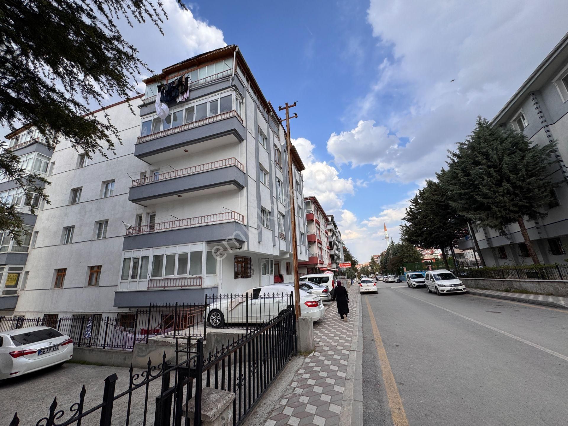 Etimesgut Emirlerde Altında Daire Olan Satılık 3+1 Yüksek Giriş