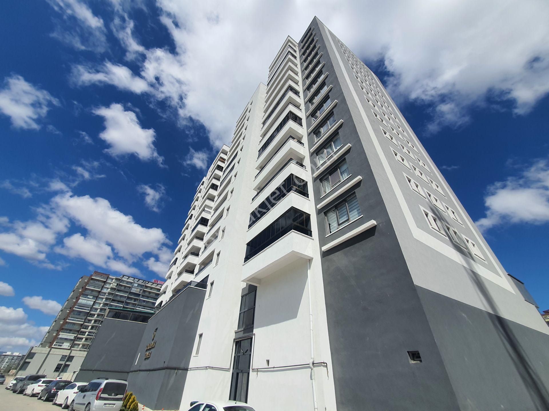Gökdemir Tower'da Boş 2+1 Giyinme Odalı Daire / Ofis / Marka