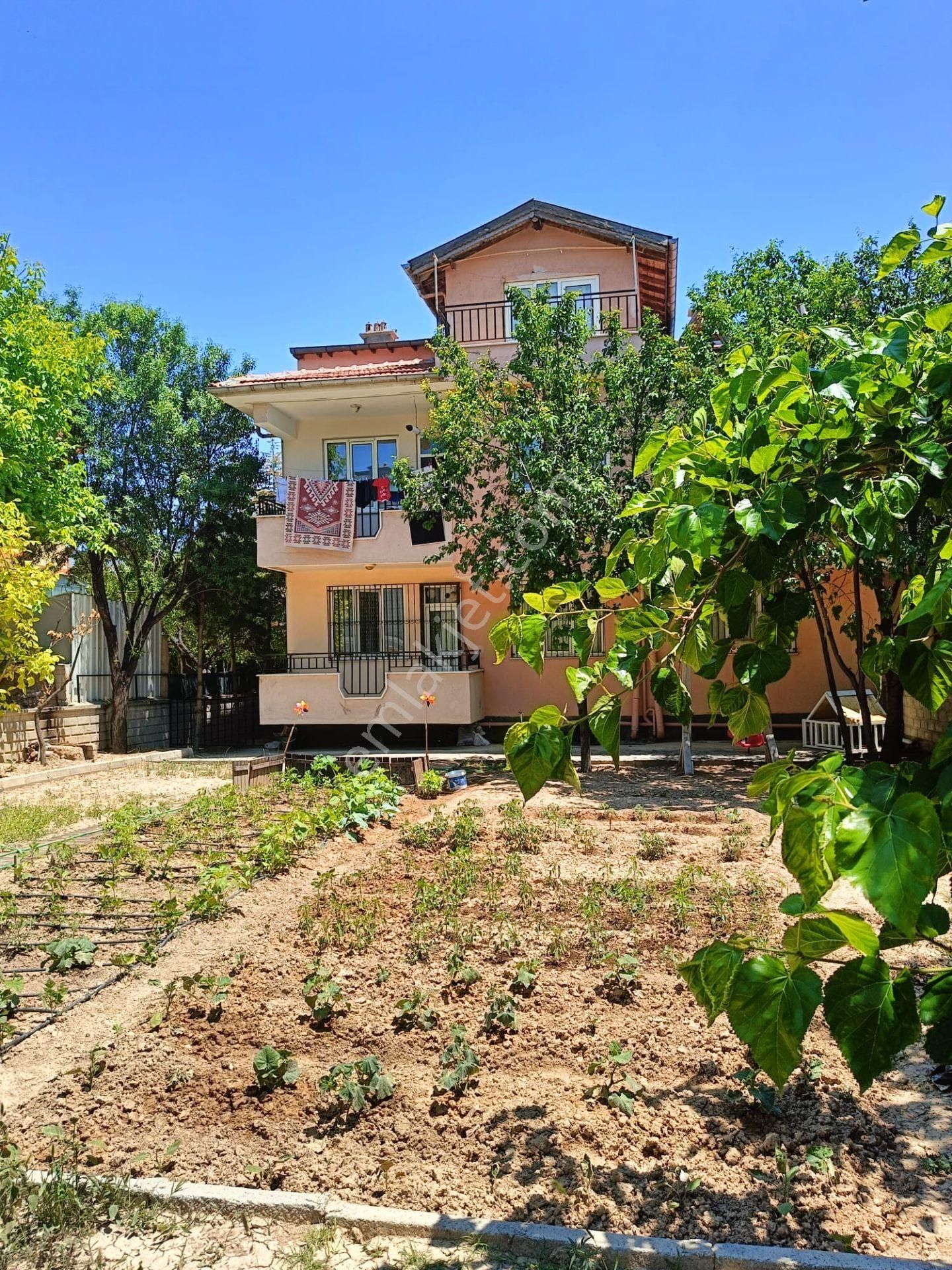 Ayn Gayrimenkulden Hocacihan Da Komple Satılık Bina