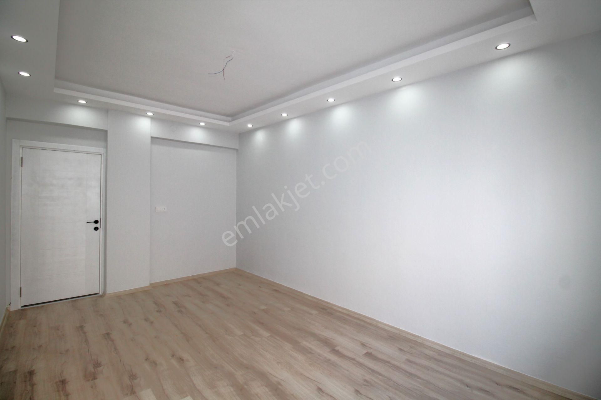 Retro’dan Palmiye Mah’de Sahile Adım Mesafesinde Masrafsız 3+1 - Görsel 5