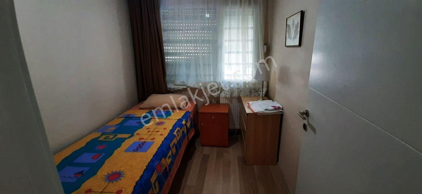 Beşiktaş'ta Sahile Yakın Boğaz Manzaralı Ve Full Eşyalı Bakımlı Kiralık 2+1 Daire - Görsel 2